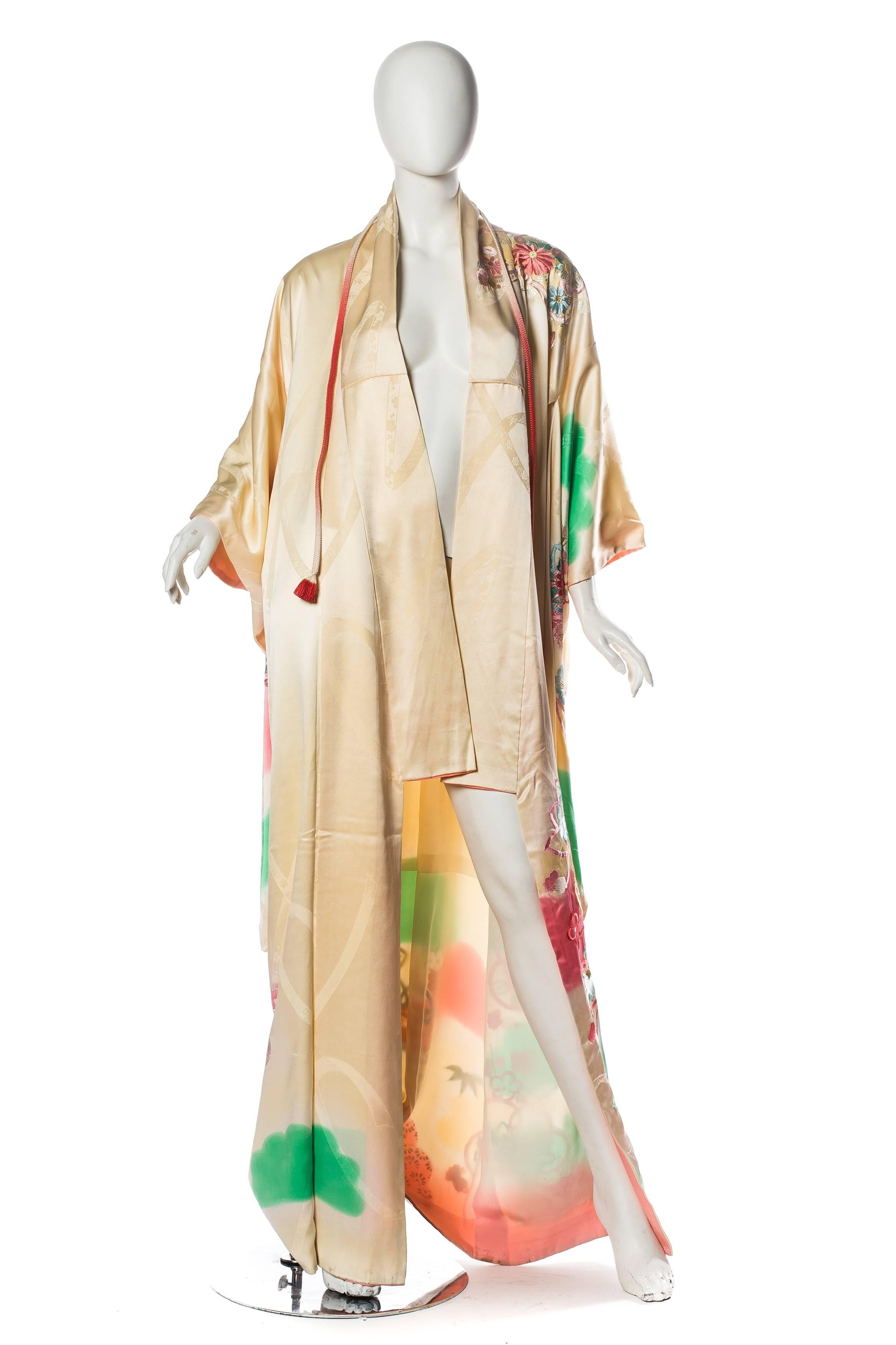 1940S Ivory Hand Painted Rayon & Silk Kimono With Floral Embroidery In Excellent Condition For Sale In New York, NY