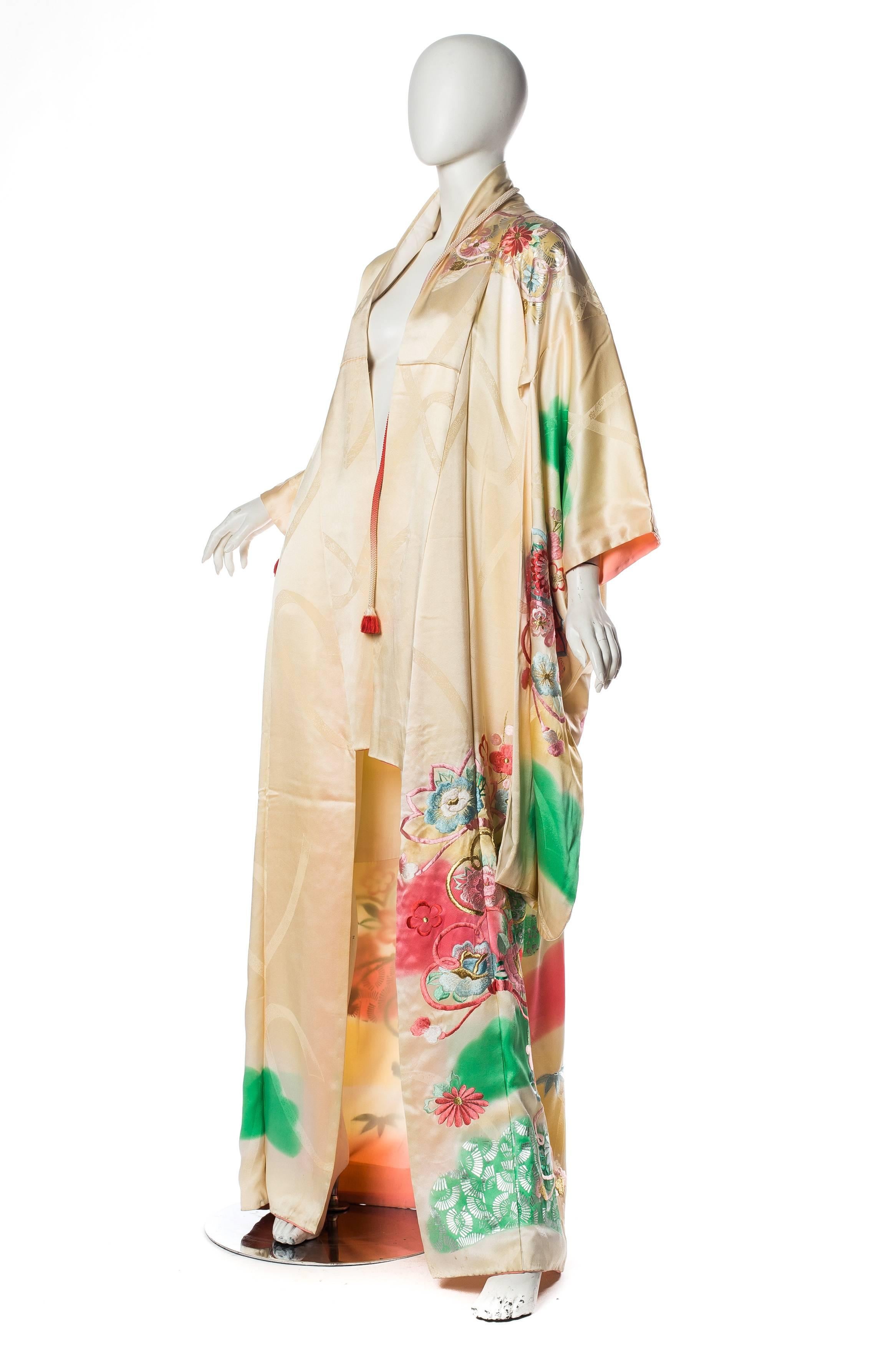 1940S Ivory Hand Painted Rayon & Silk Kimono With Floral Embroidery For Sale 1