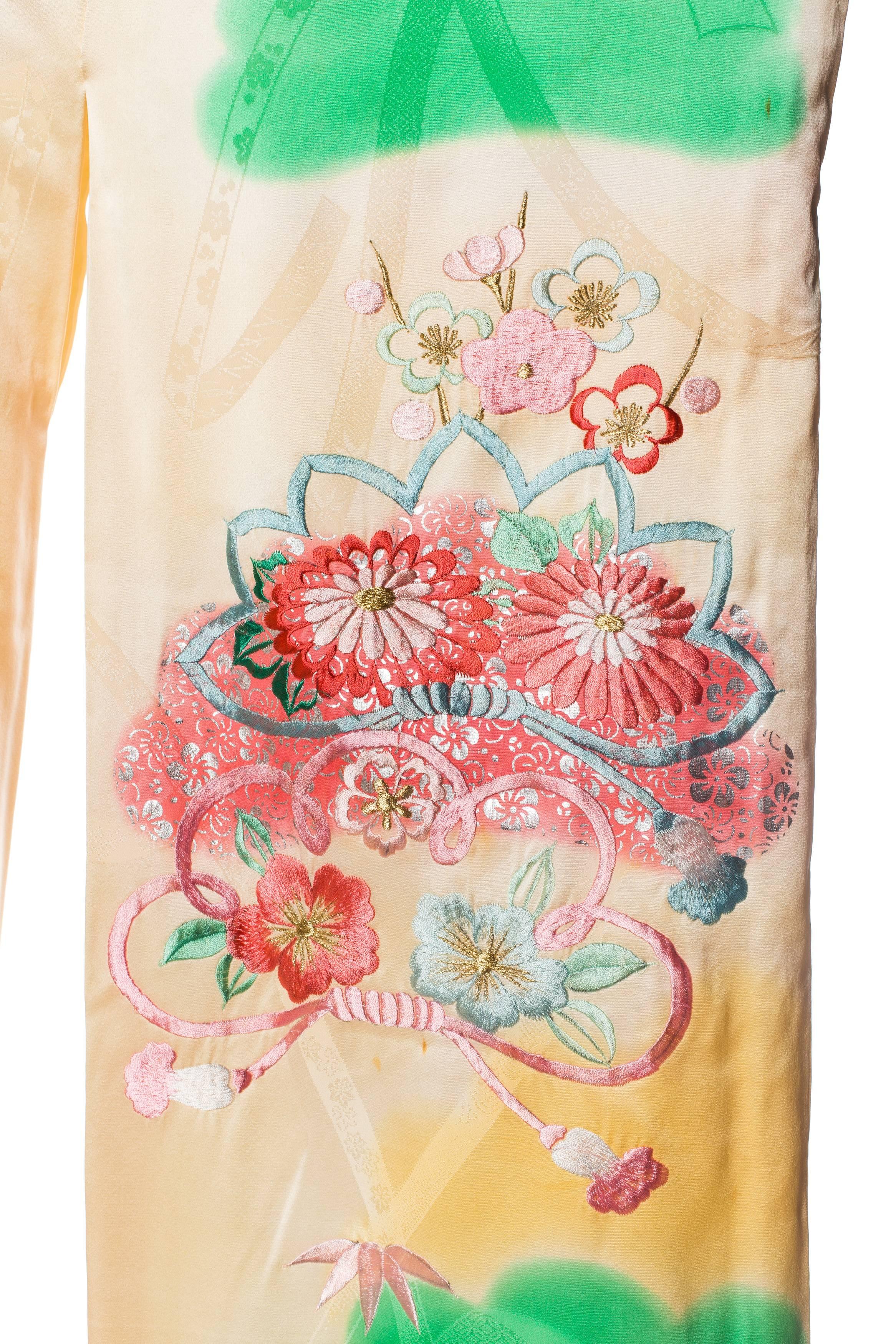 1940S Elfenbein handbemalt Rayon & Seide Kimono mit Blumenstickerei im Angebot 5