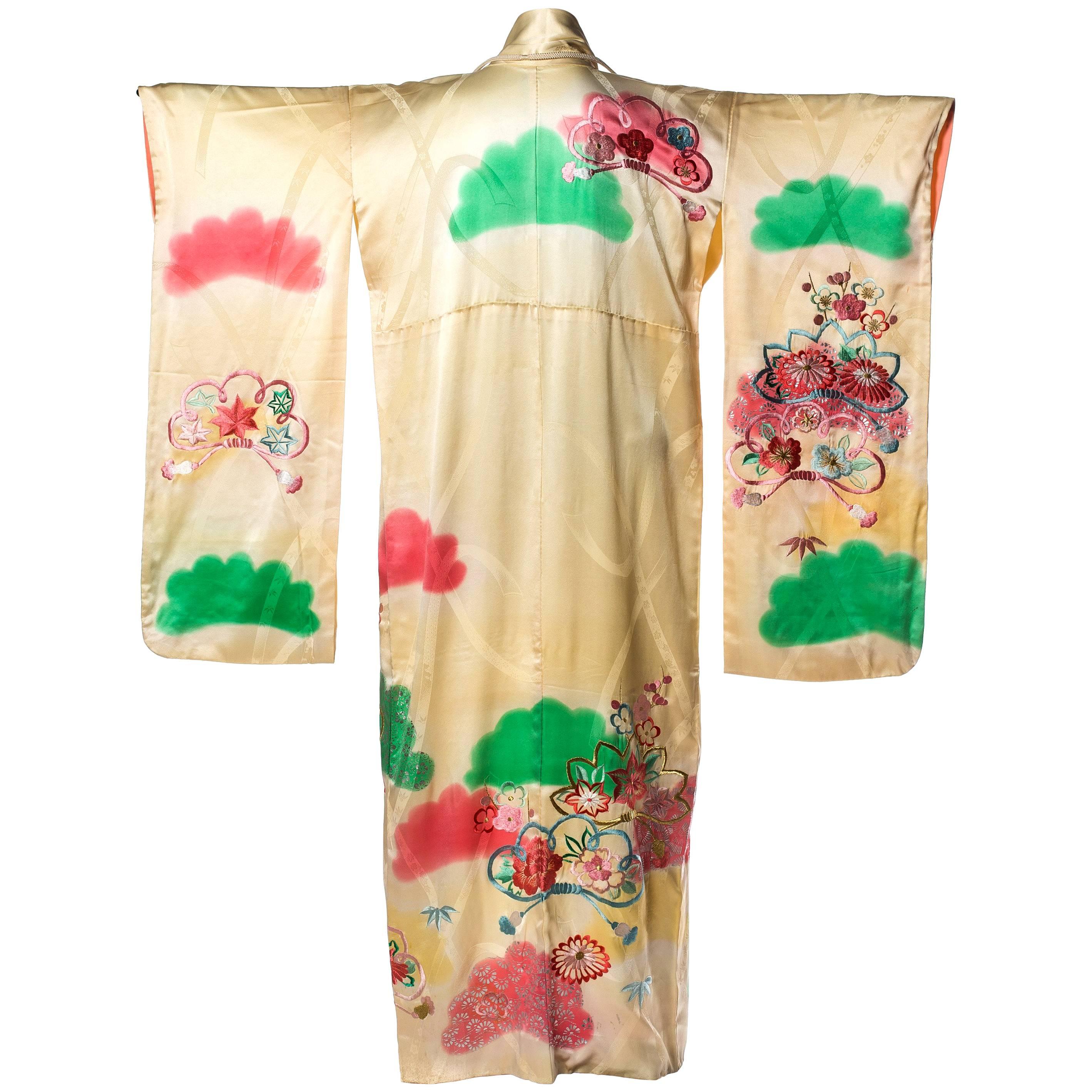 Kimono en rayonne et soie ivoire des années 1940 peint à la main avec broderie florale