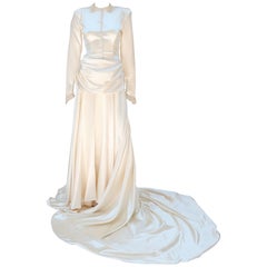 1940's Elfenbein Satin Drapiertes Hochzeitskleid mit Büste & Schleppe