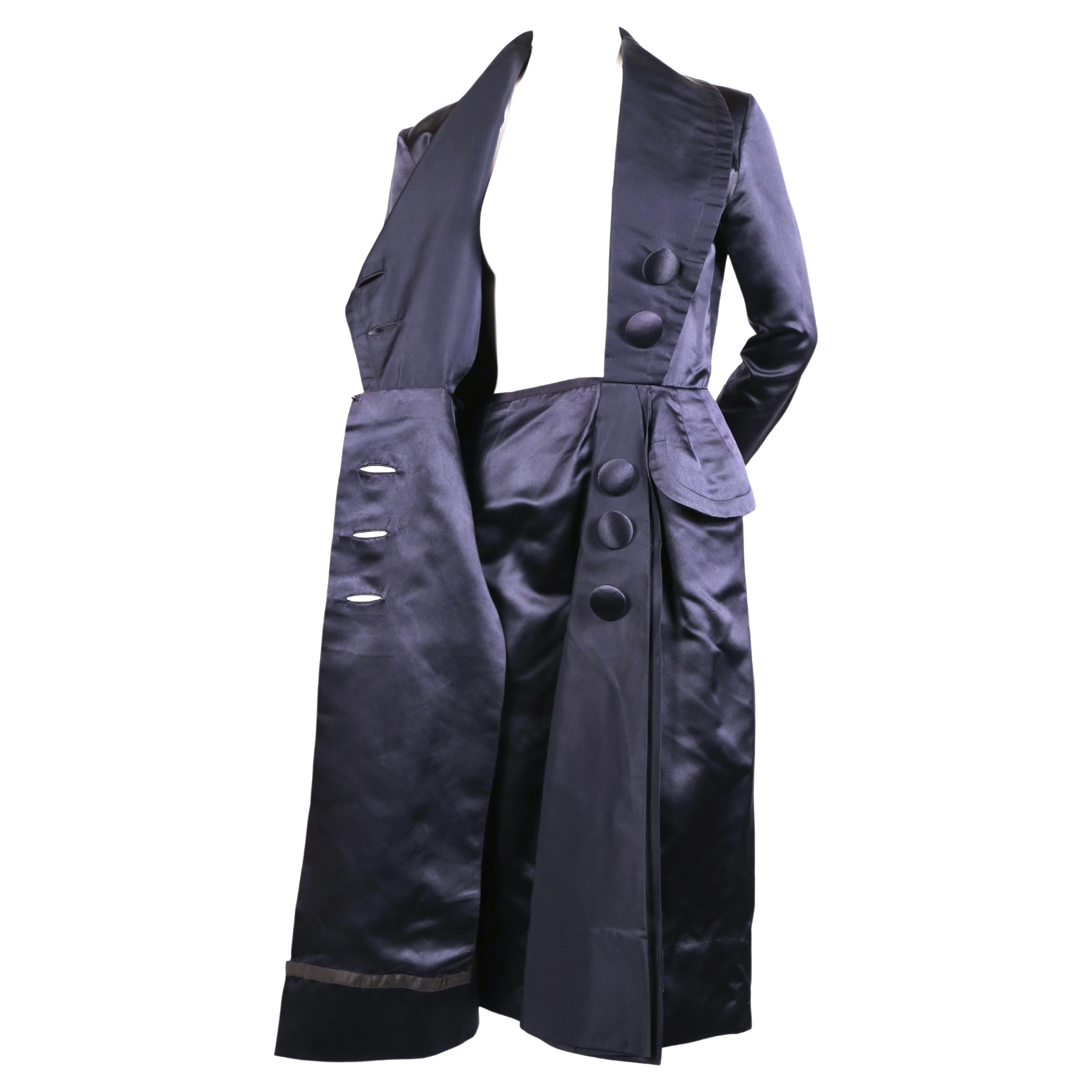 1940er JACQUES FATH marineblaues Satinmantelkleid aus Satin für Damen oder Herren im Angebot