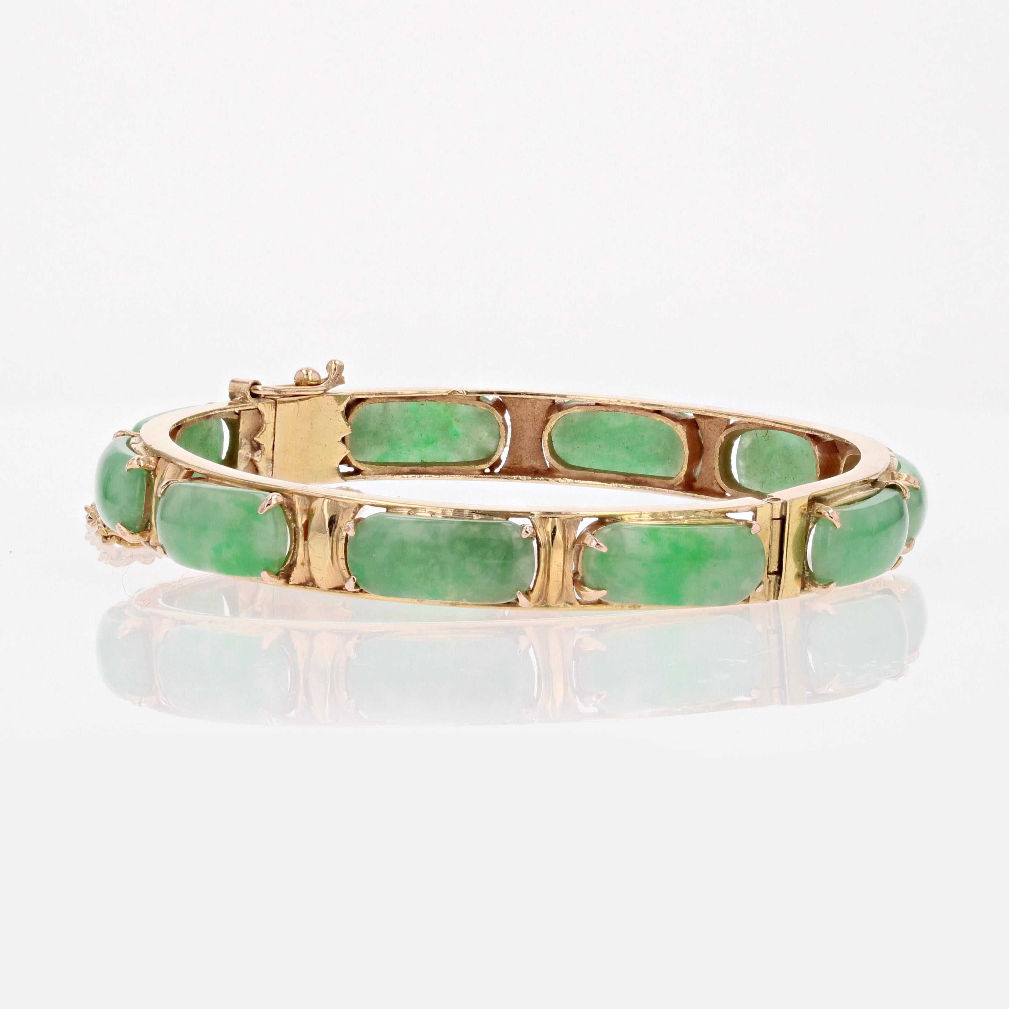 Bracelet jonc en or jaune 18 carats et jade des années 1940 en vente 1