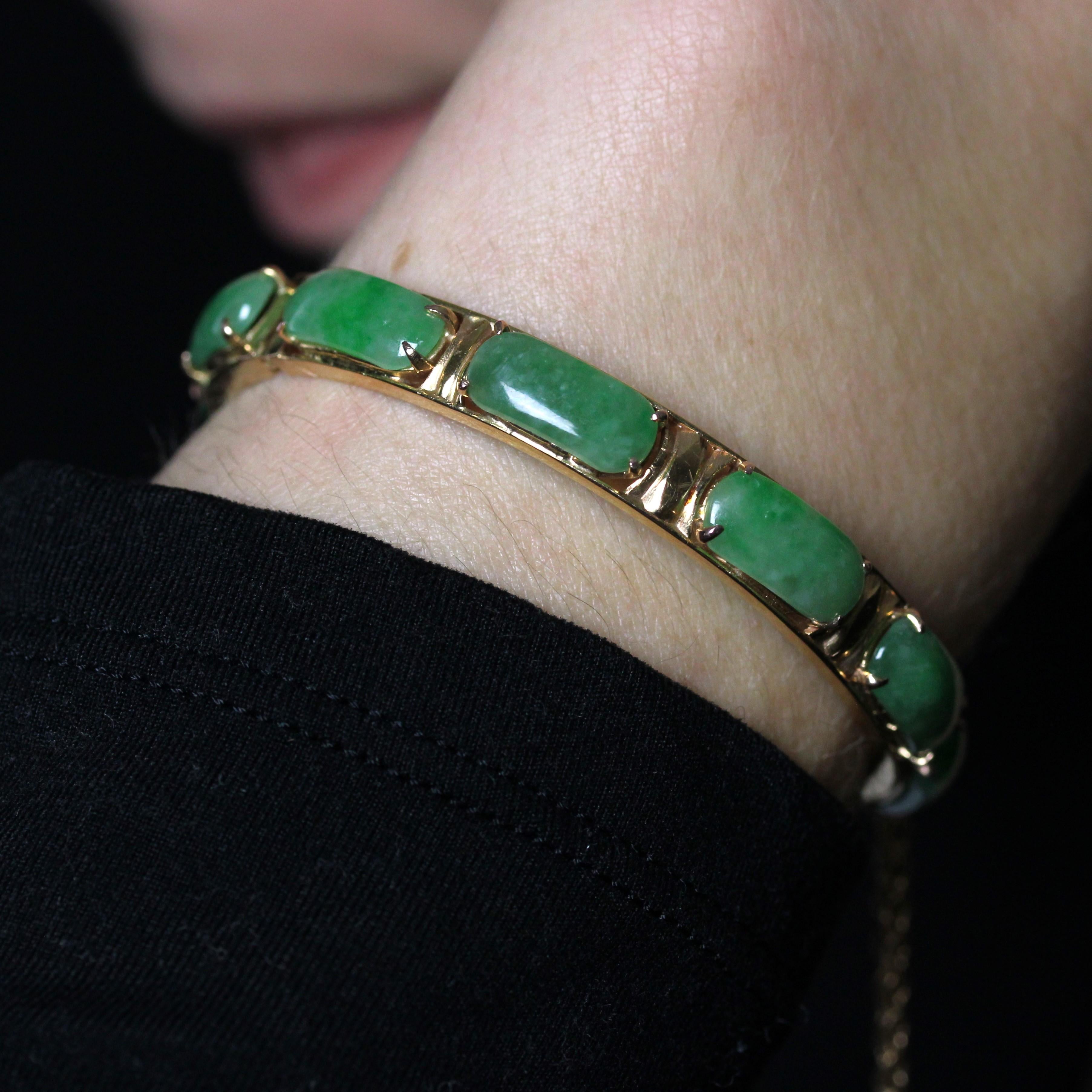 Bracelet jonc en or jaune 18 carats et jade des années 1940 en vente 2