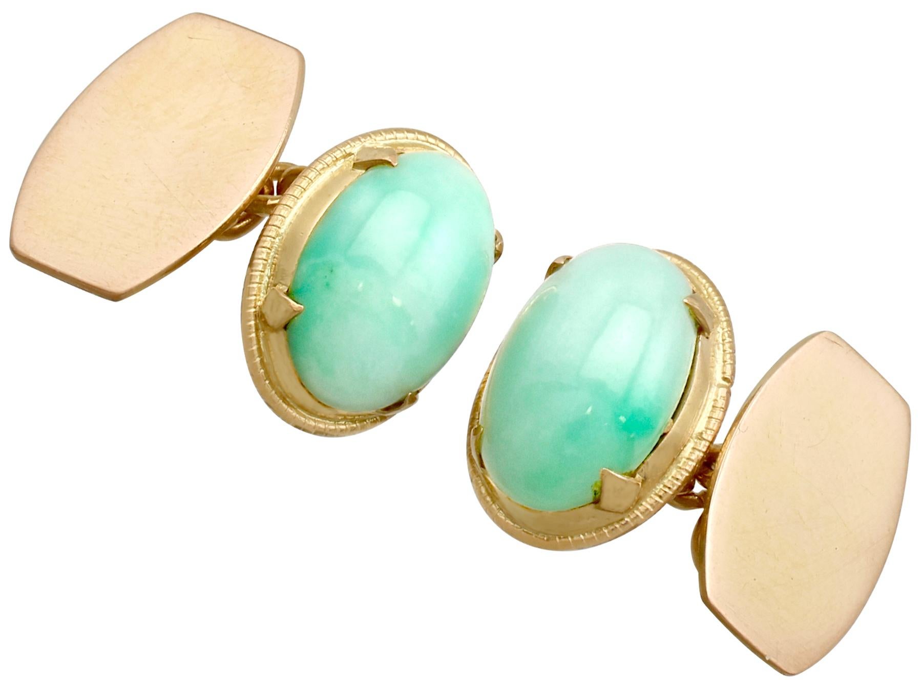 1940s, Cabochon Cut Jade or Natural Jadeite Cufflinks in Yellow Gold In Excellent Condition For Sale In Jesmond, Newcastle Upon Tyne