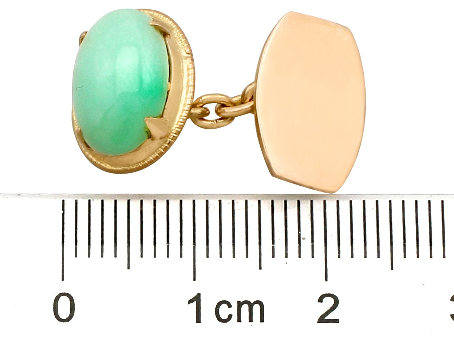 1940s, Cabochon Cut Jade or Natural Jadeite Cufflinks in Yellow Gold For Sale 2