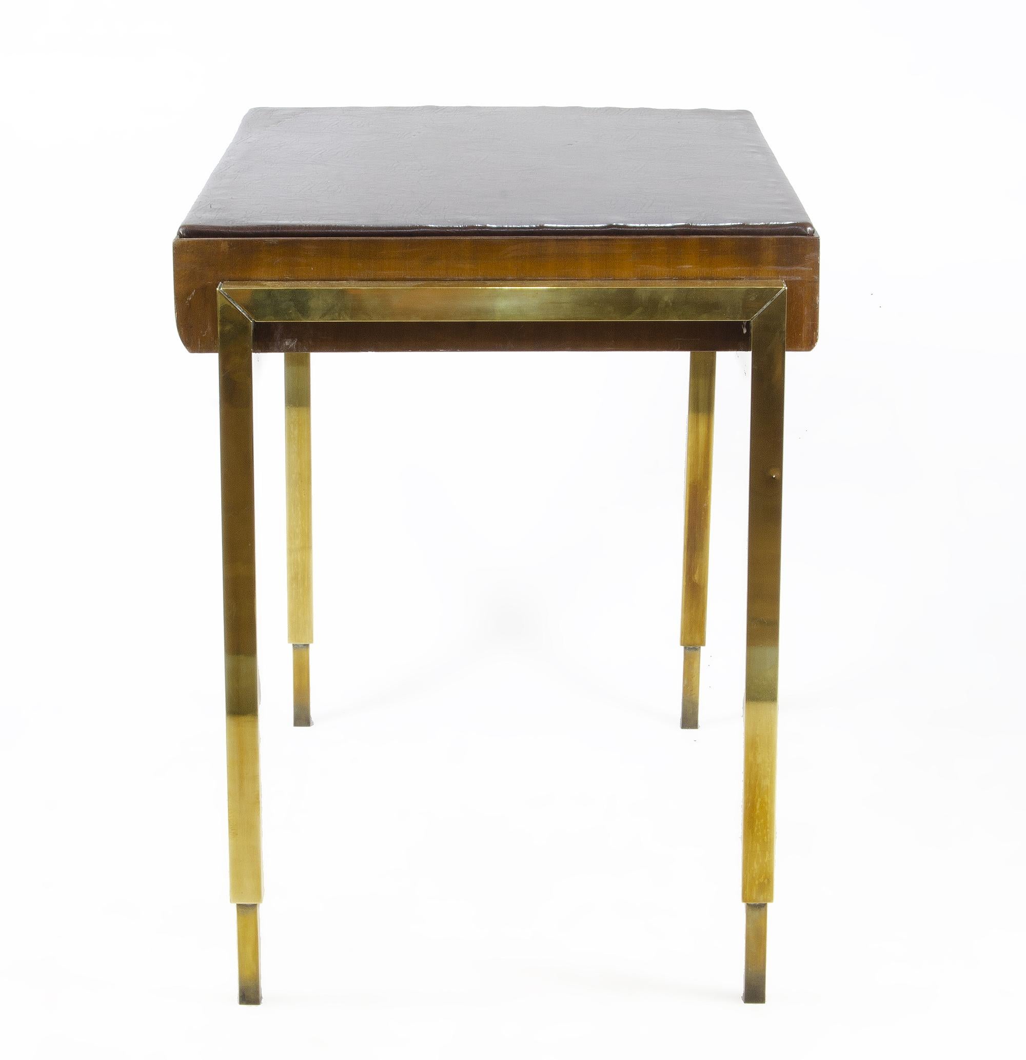 Francese Scrivania moderna in legno in stile Jansen degli anni '40 con accenti in bronzo e pelle, Francia in vendita