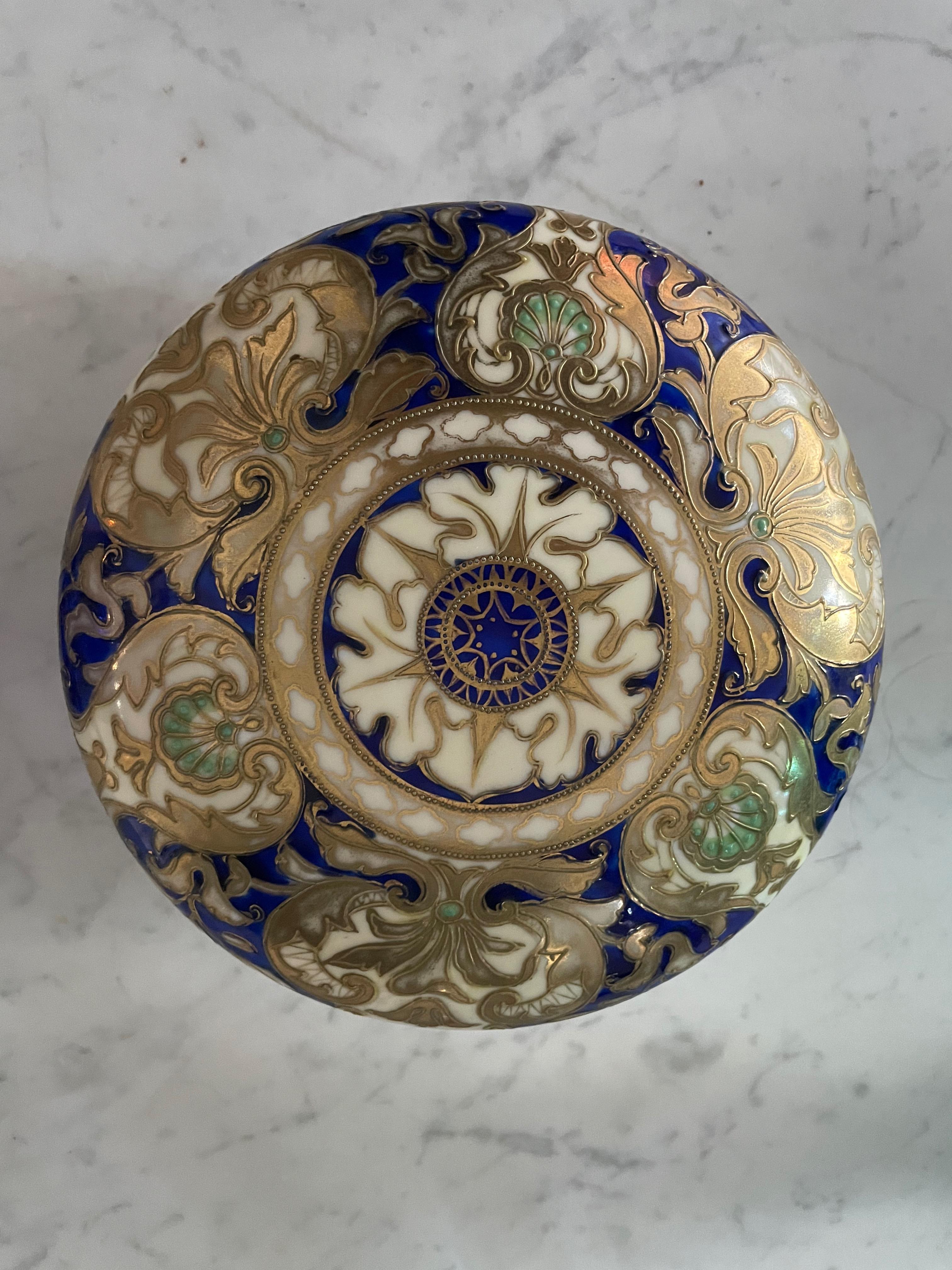 1940's Japanese Porcelain Lidded Bowl by Noritake In Good Condition In Paris, FR