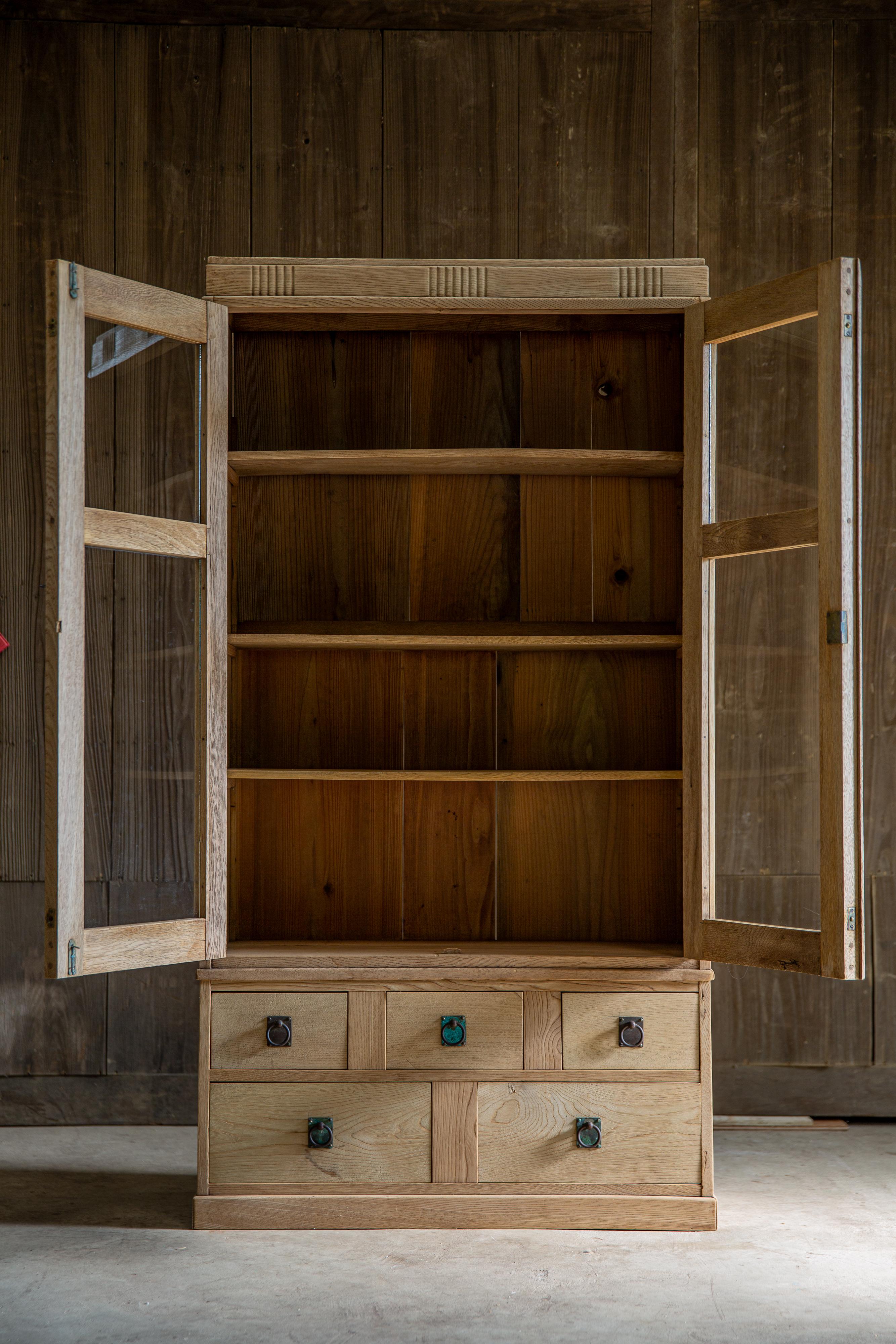 1940s Japanese vintage glass cabinet w/drawers, bookcase wabi sabi organic en vente 4