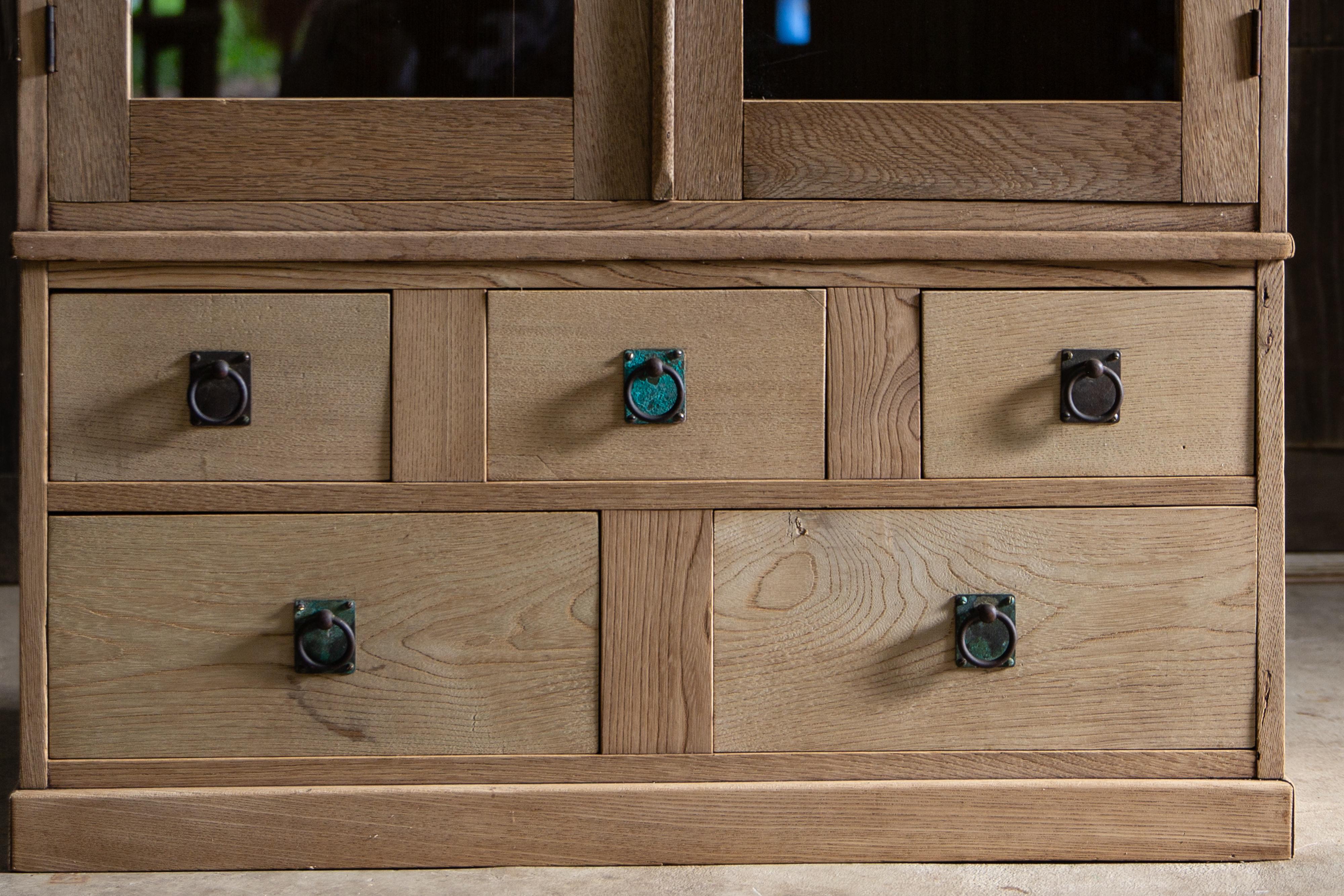 1940s Japanese vintage glass cabinet w/drawers, bookcase wabi sabi organic en vente 8