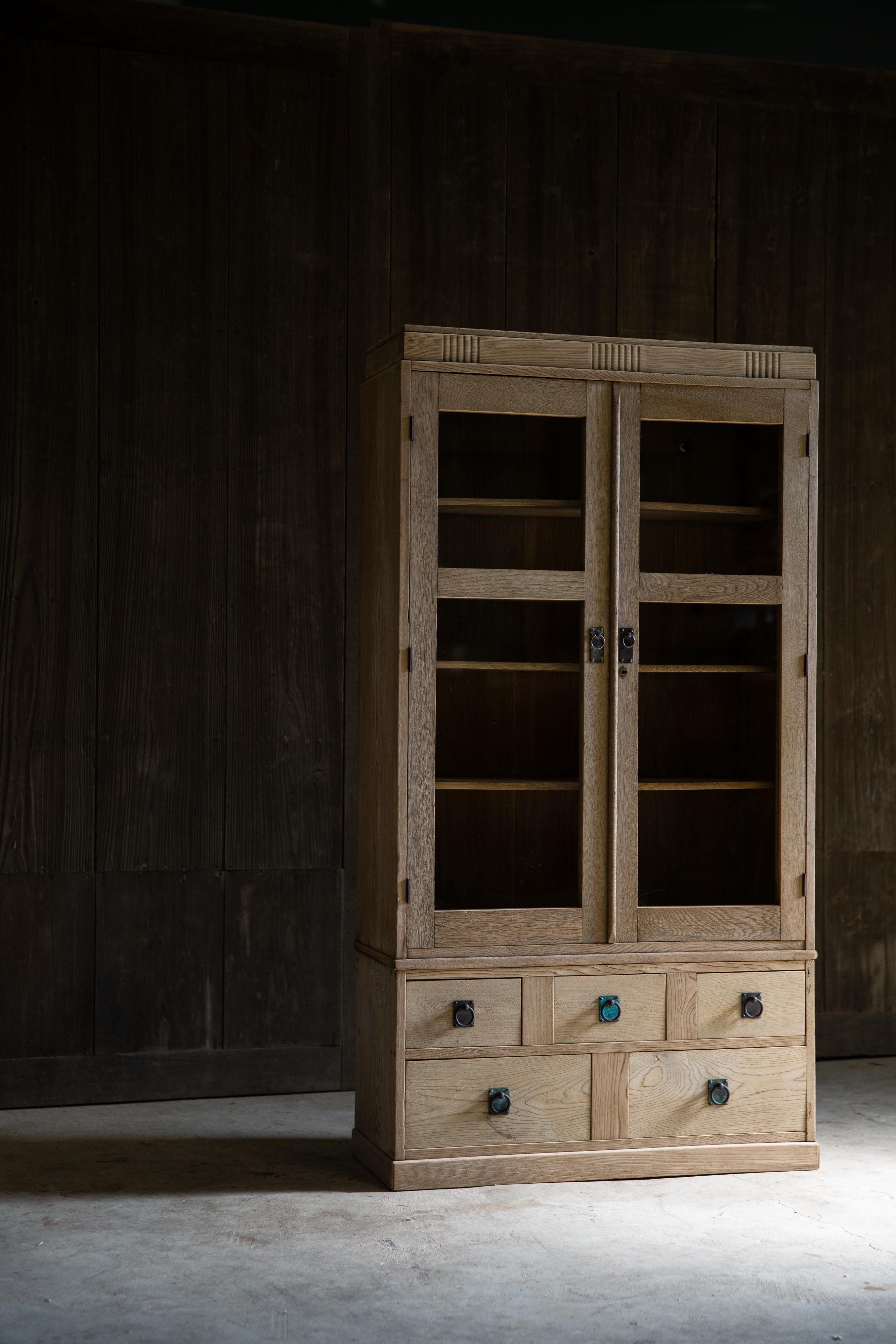 Organique 1940s Japanese vintage glass cabinet w/drawers, bookcase wabi sabi organic en vente