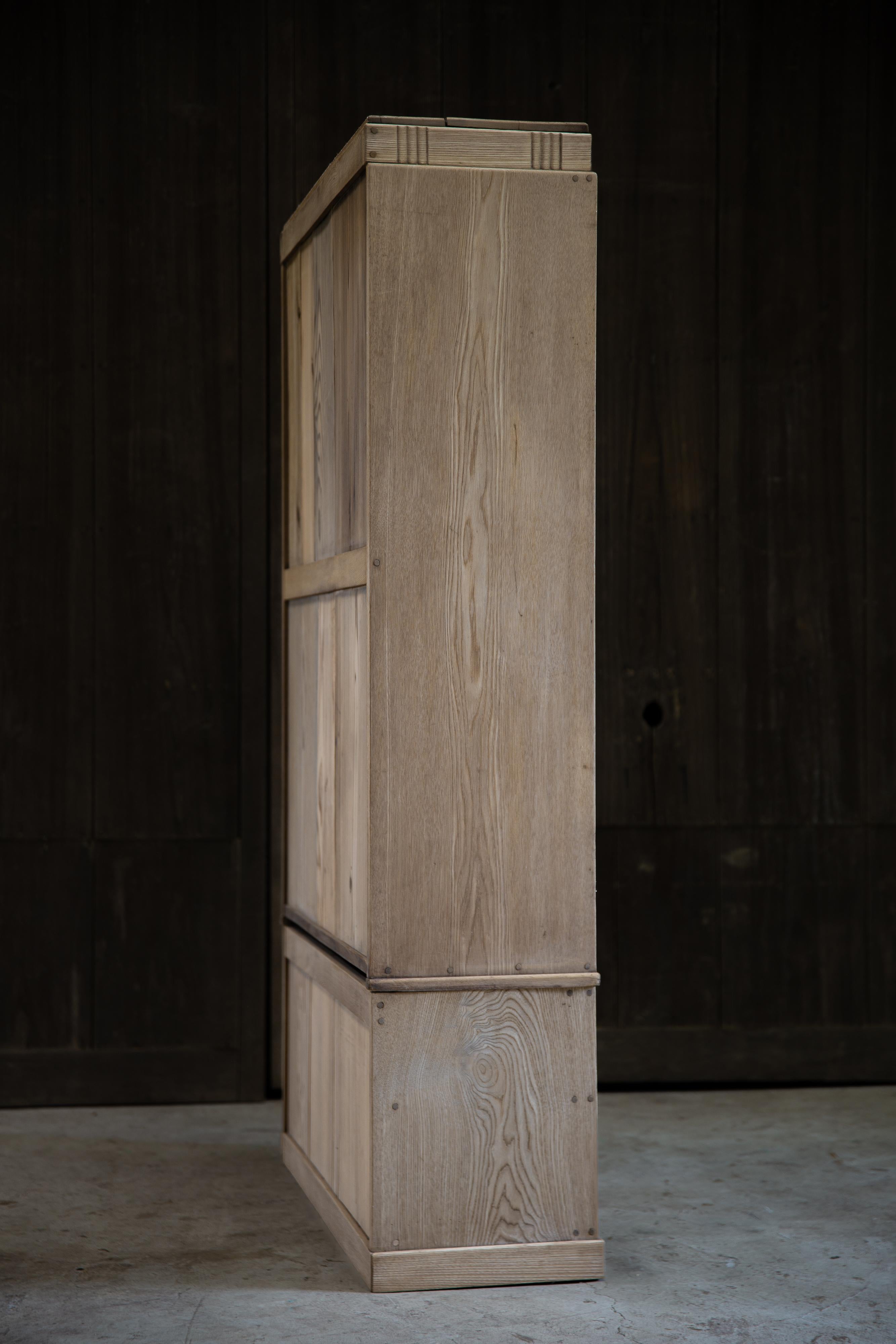 Travail du bois 1940s Japanese vintage glass cabinet w/drawers, bookcase wabi sabi organic en vente