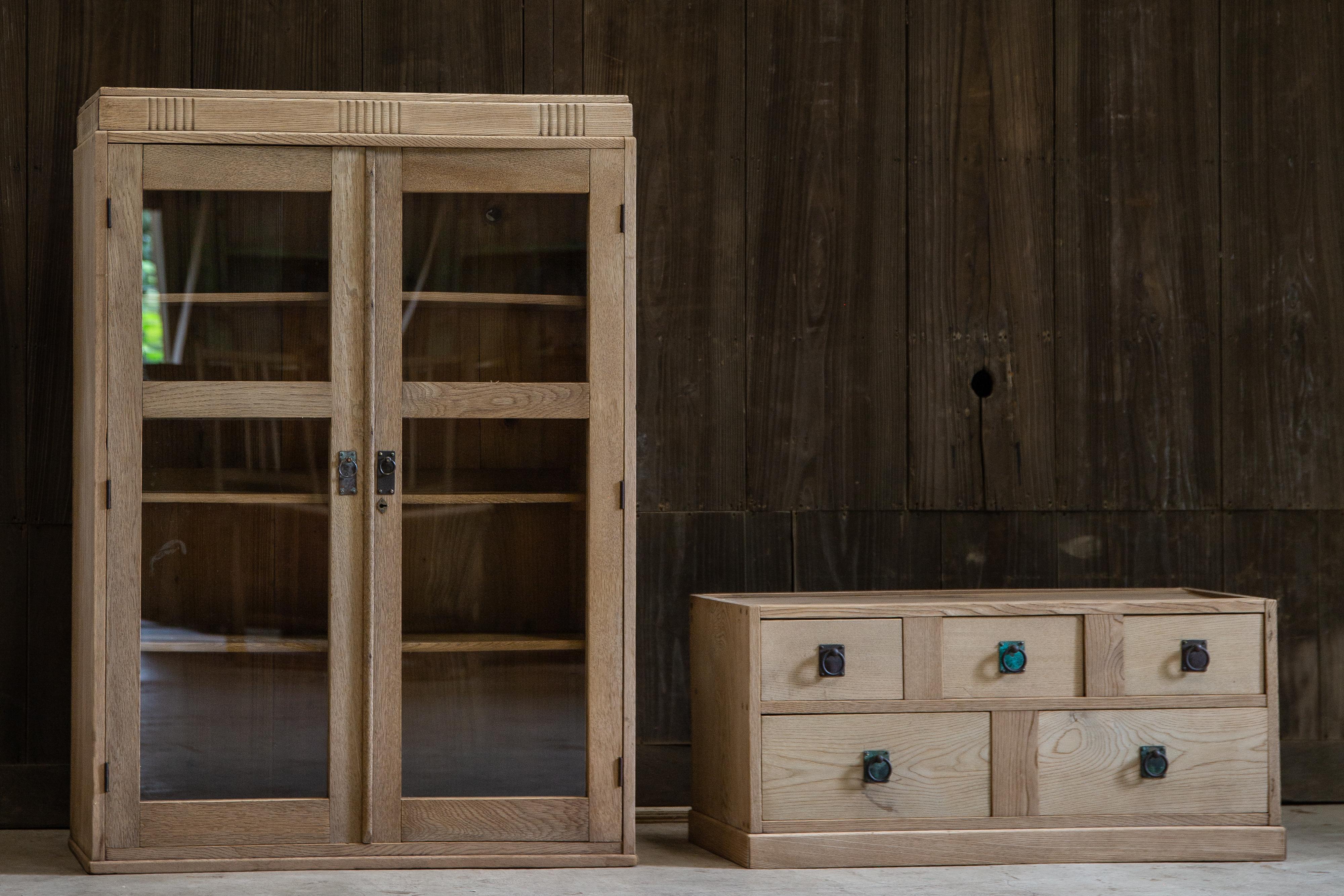 1940s Japanese vintage glass cabinet w/drawers, bookcase wabi sabi organic en vente 1