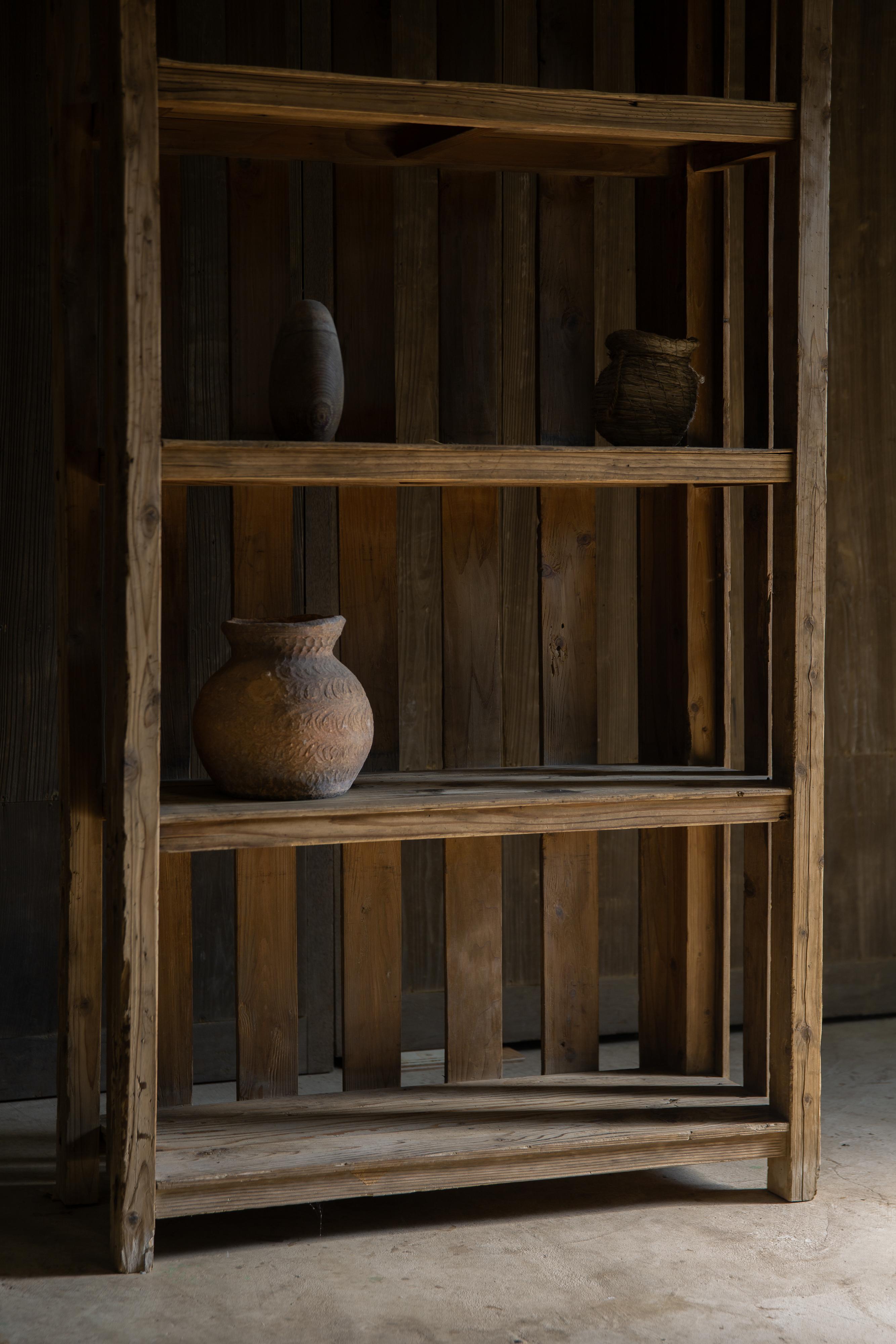 1940s japonés vintage de madera maciza 4 niveles de altura estante de almacenamiento wabi sabi orgánica en venta 3