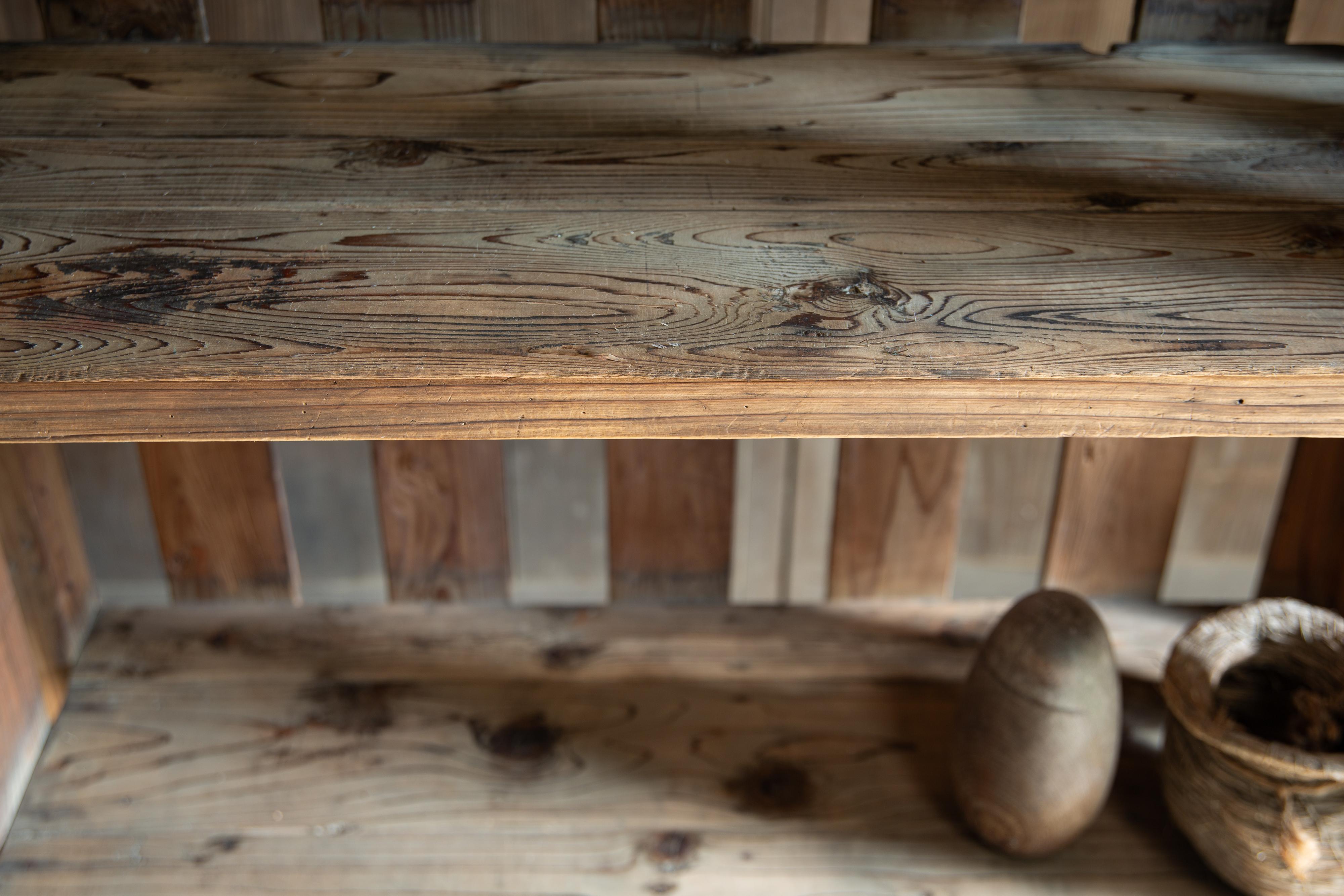 1940s japonés vintage de madera maciza 4 niveles de altura estante de almacenamiento wabi sabi orgánica en venta 6