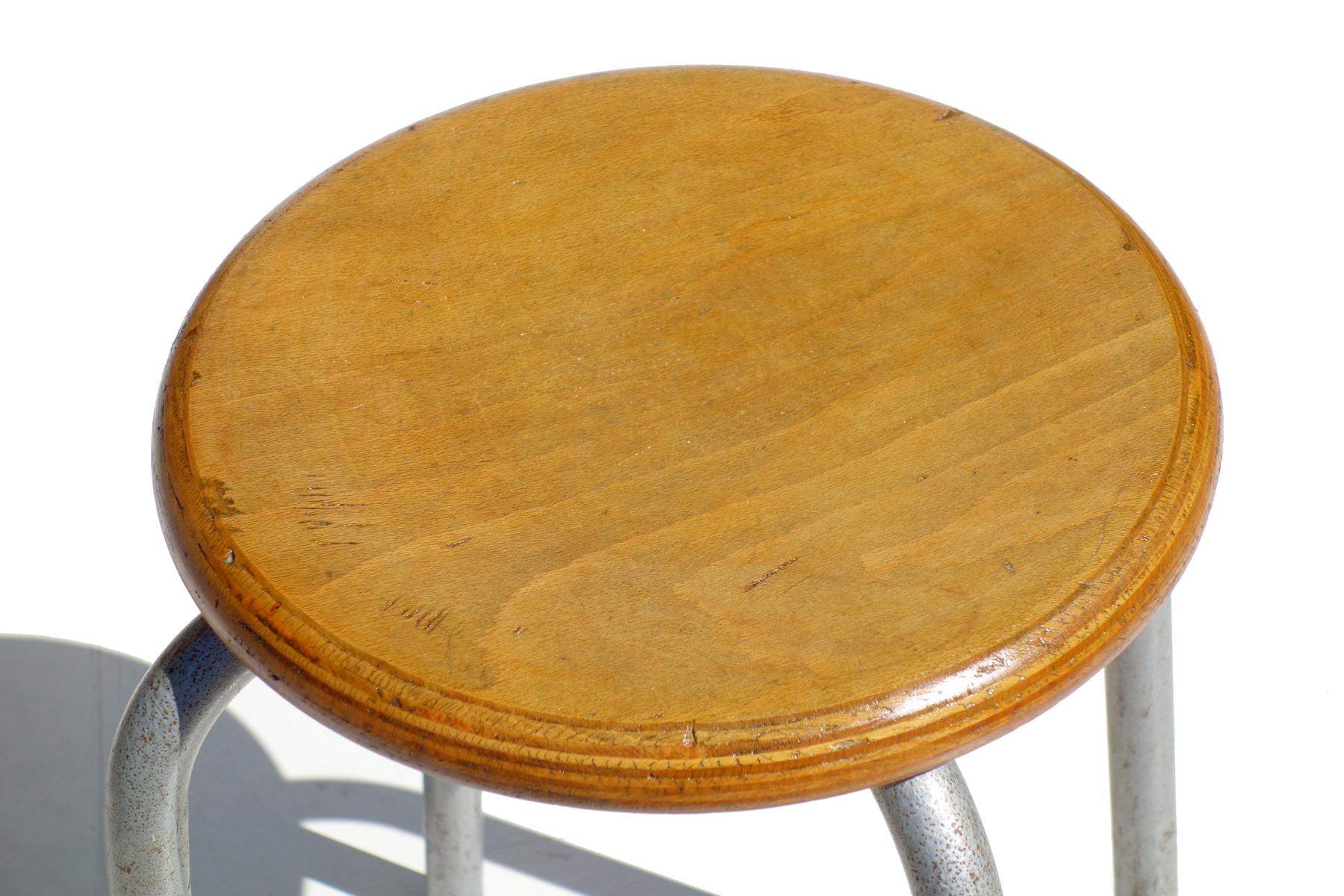 Beech plywood, metal tubolar, rubber
Very good condition
Measure: Diameter seat: 31 cm.