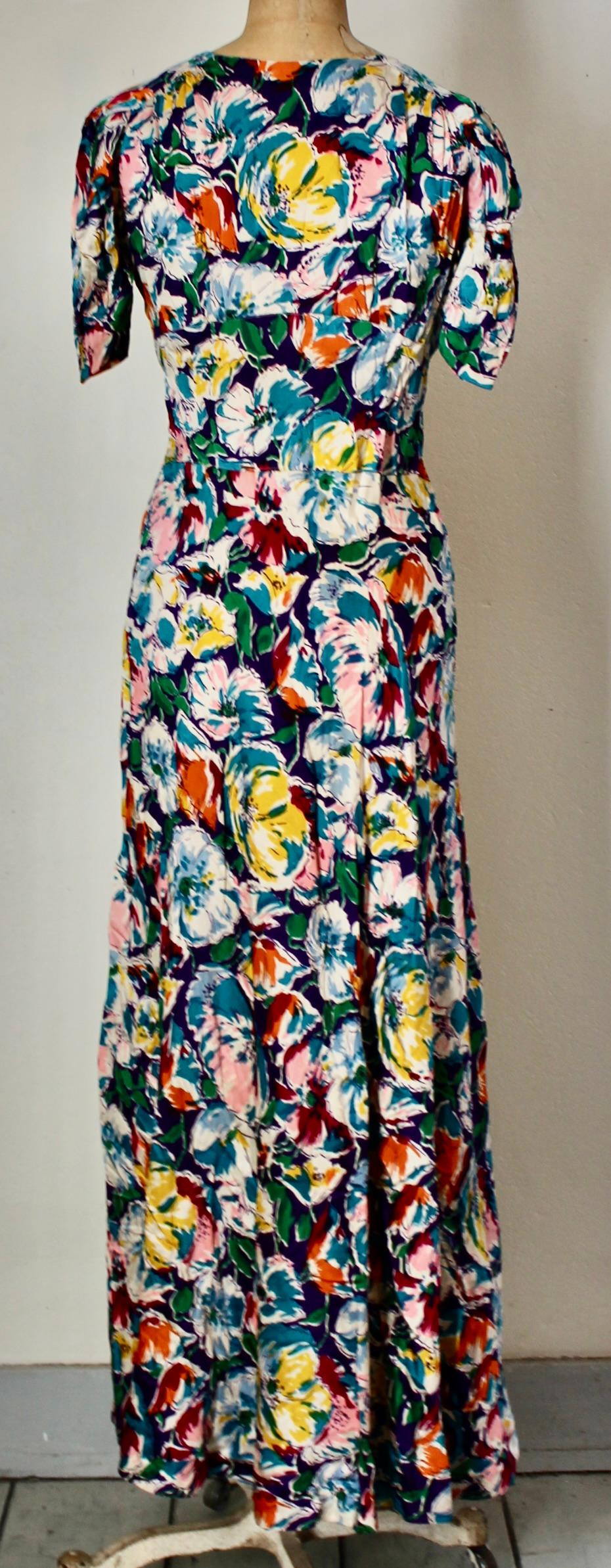 Vestido de seda floral color 'joya' de los años 40 en venta 5