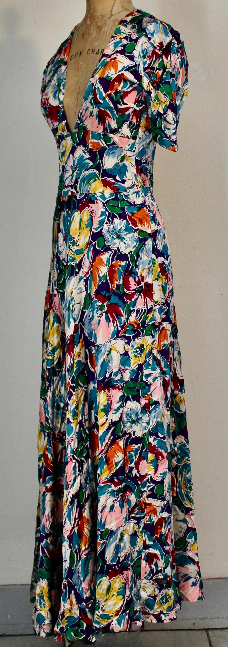 De las mujeres Vestido de seda floral color 'joya' de los años 40 en venta