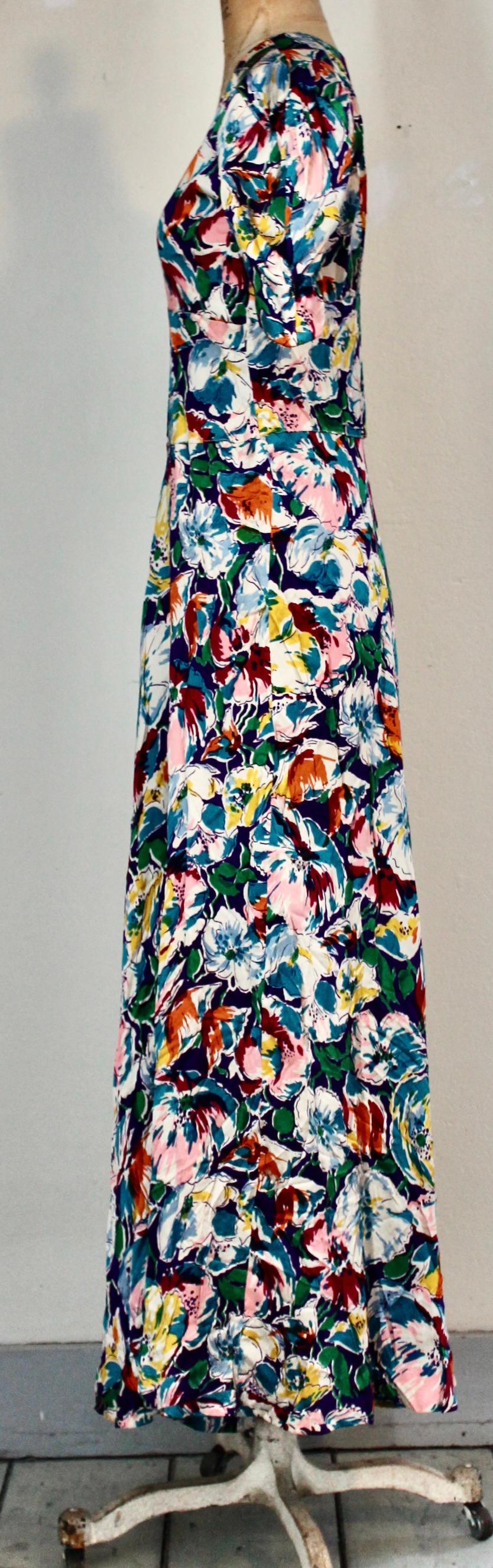 Vestido de seda floral color 'joya' de los años 40 en venta 2