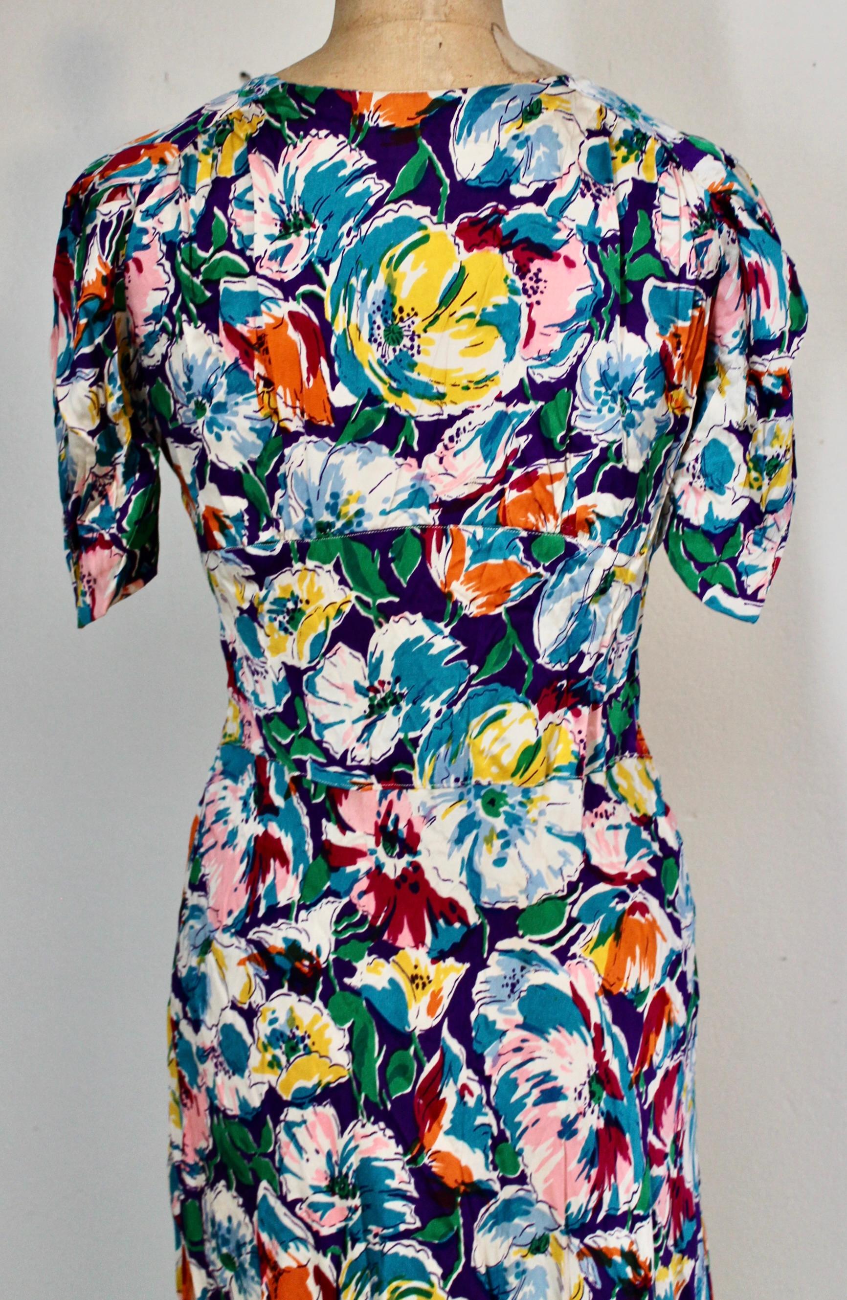 Vestido de seda floral color 'joya' de los años 40 en venta 3