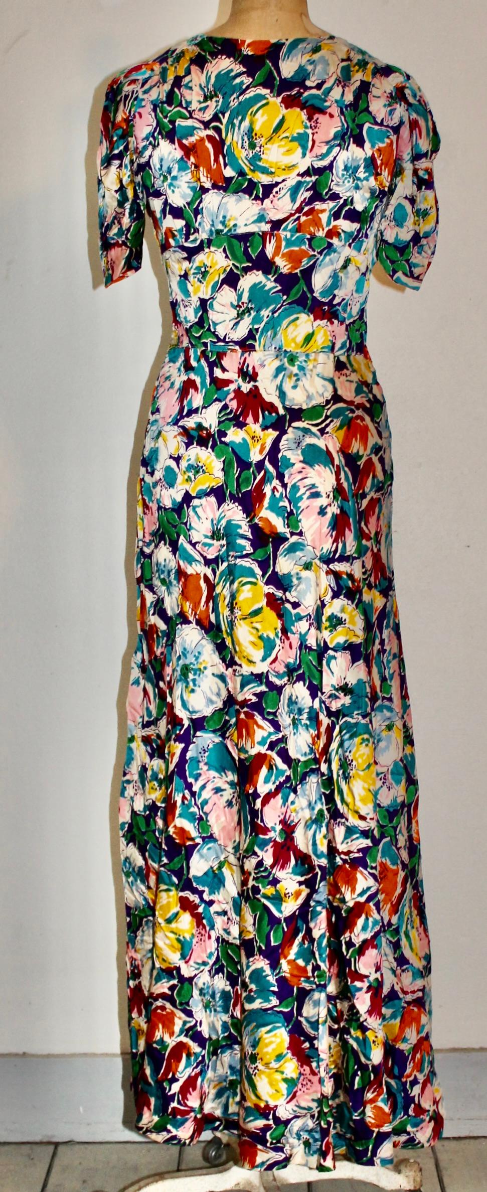 Vestido de seda floral color 'joya' de los años 40 en venta 4