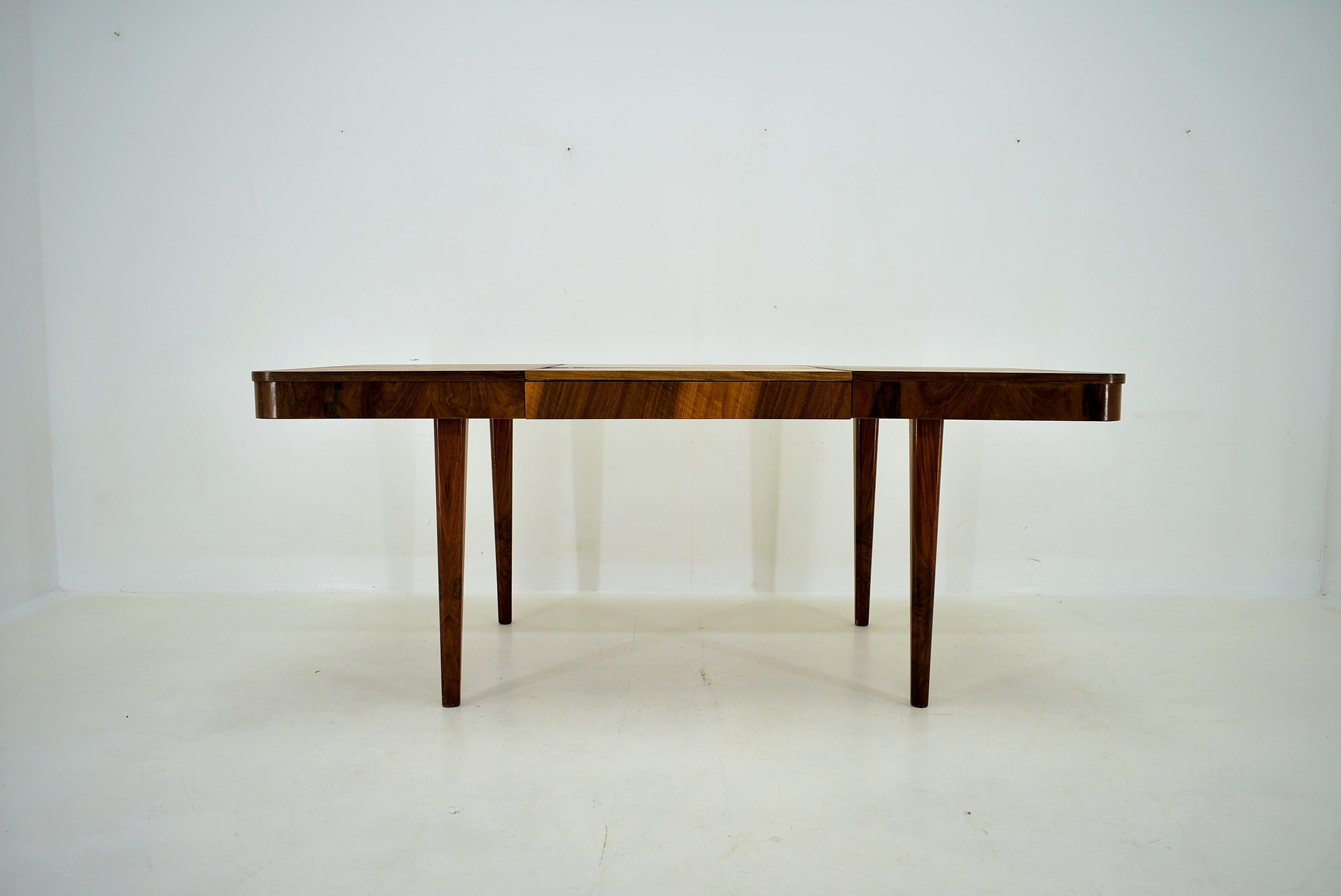 Wood 1940s Jindrich Halabala Extendable Dining Table in Walnut, Czechoslovakia For Sale