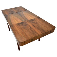 Mesa de comedor extensible Jindrich Halabala de 1940 en nogal, Checoslovaquia