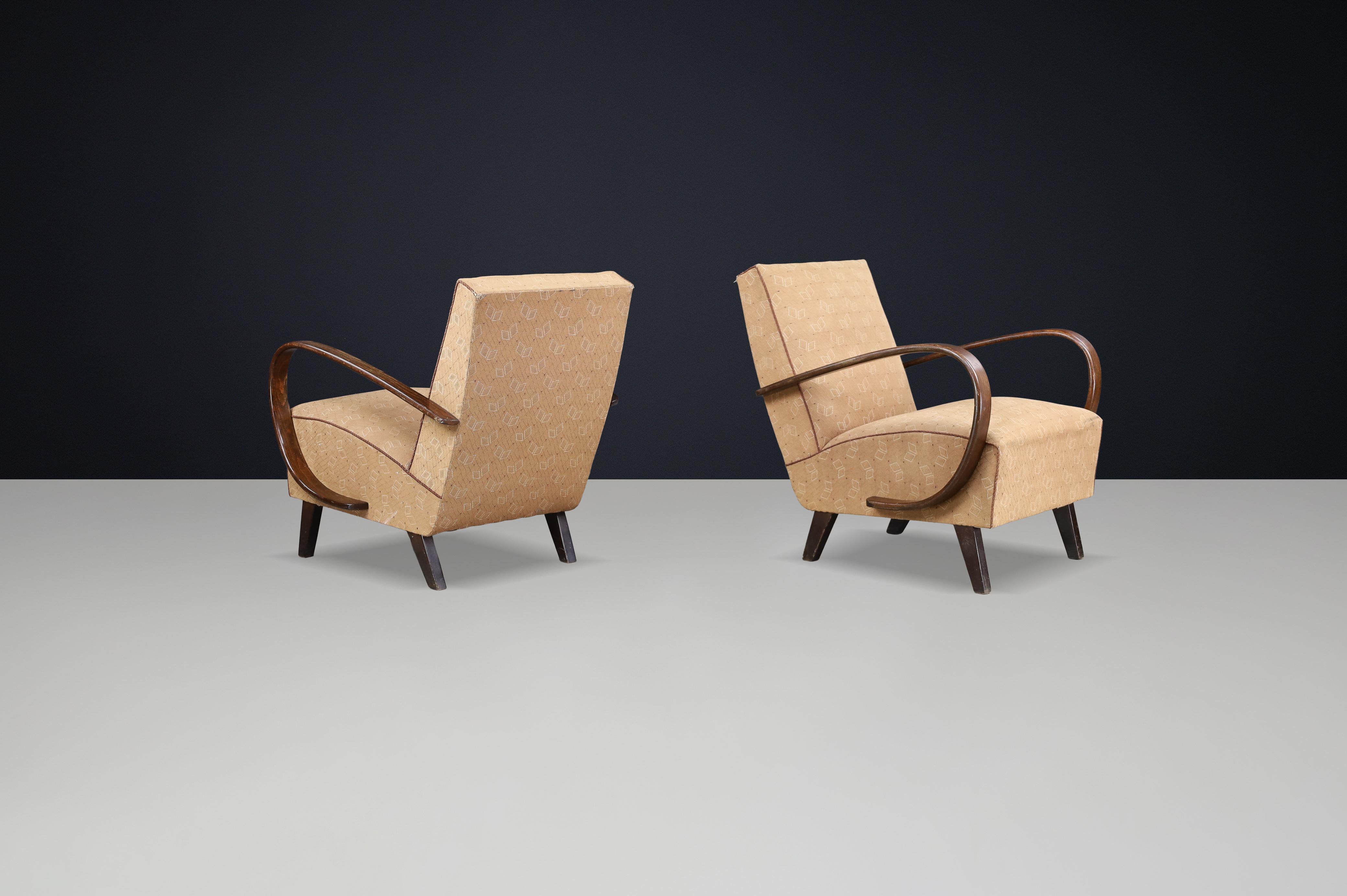 Mid-Century Modern 1940s Jindřich Halabala H-227 Bentwood Armchairs with Original Upholstery For Sale