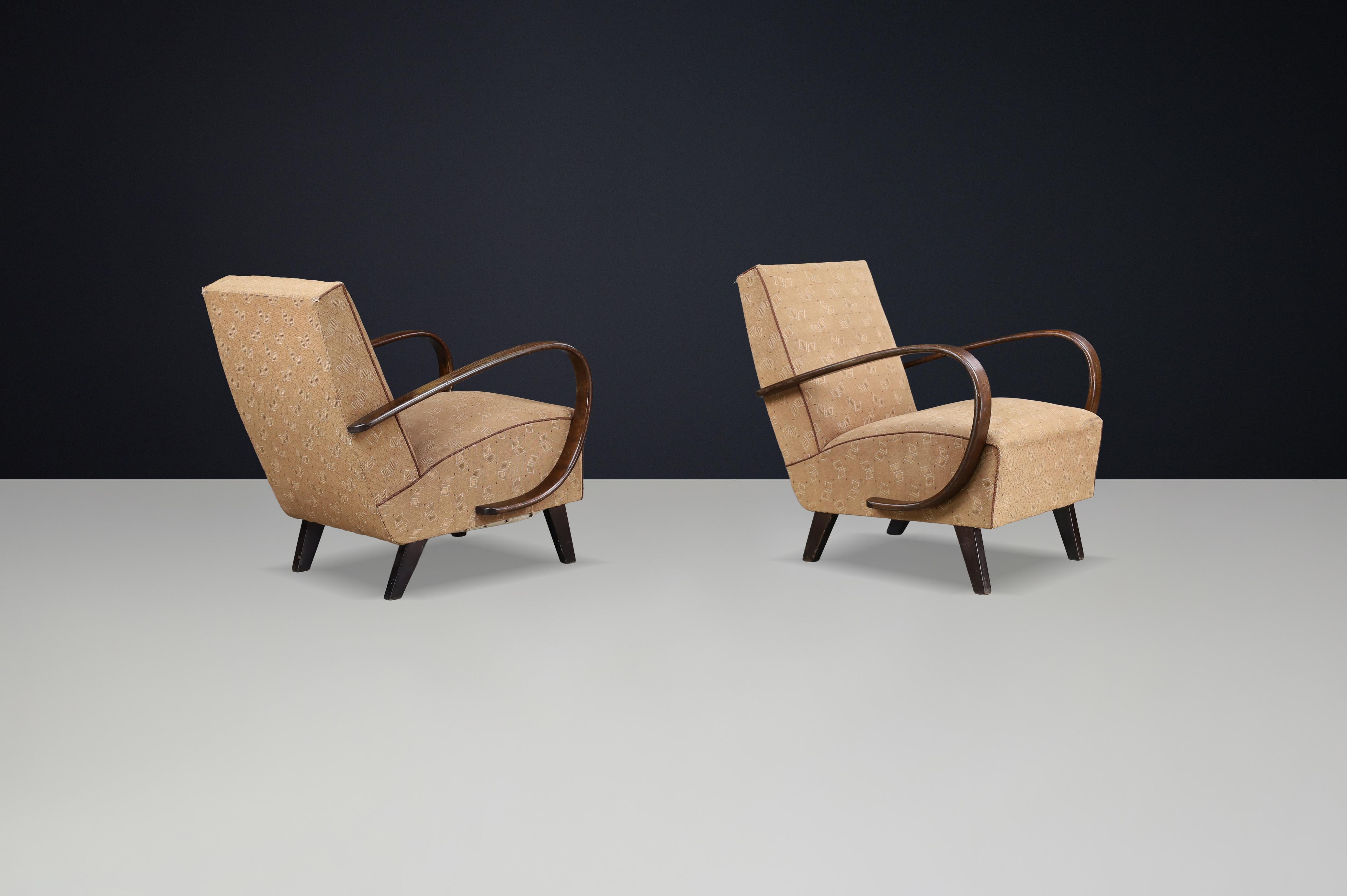 1940s Jindřich Halabala H-227 Bentwood Armchairs with Original Upholstery In Good Condition For Sale In Almelo, NL