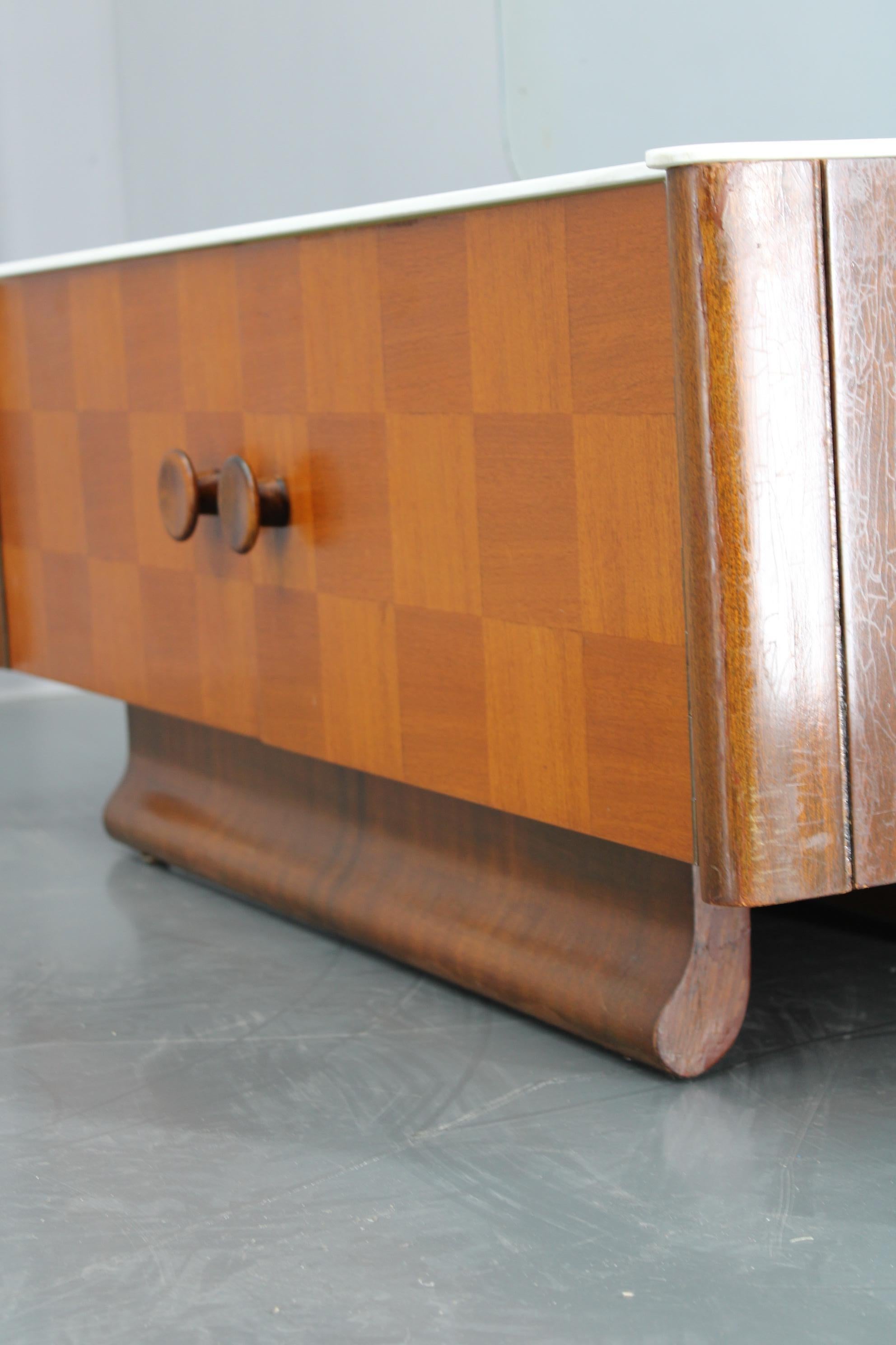 Armoire à miroirs Jindrich Halabala des années 1940, Tchécoslovaquie en vente 12