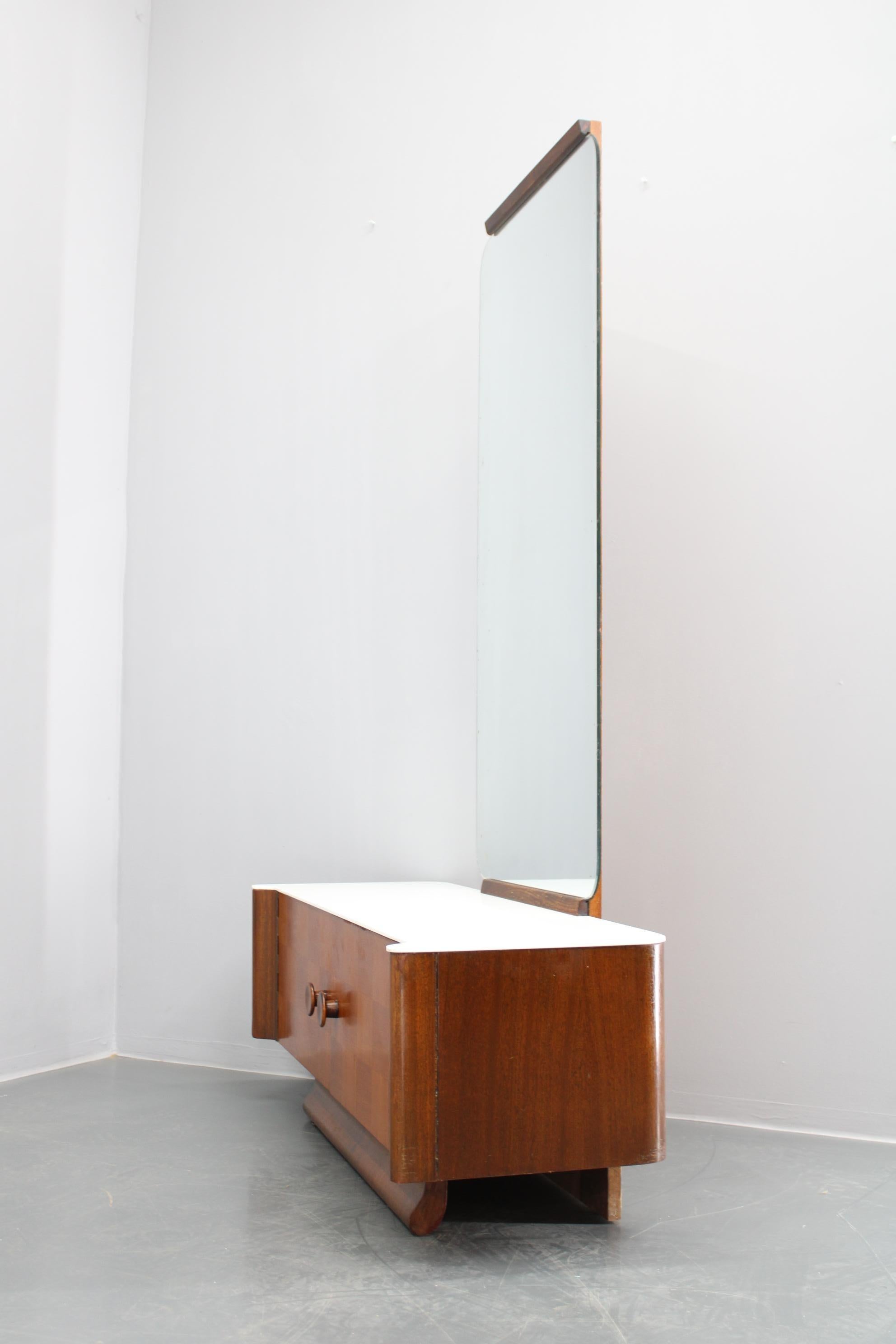 Tchèque Armoire à miroirs Jindrich Halabala des années 1940, Tchécoslovaquie en vente