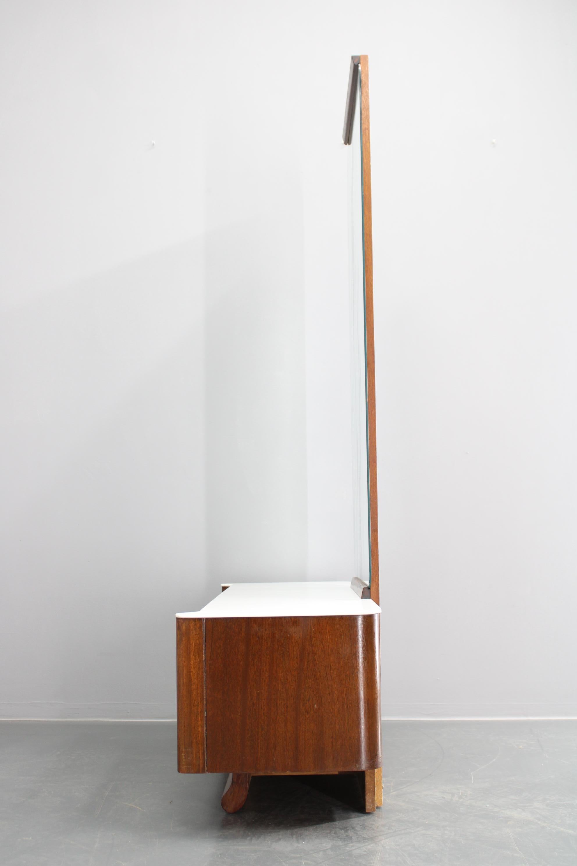 Armoire à miroirs Jindrich Halabala des années 1940, Tchécoslovaquie Bon état - En vente à Praha, CZ