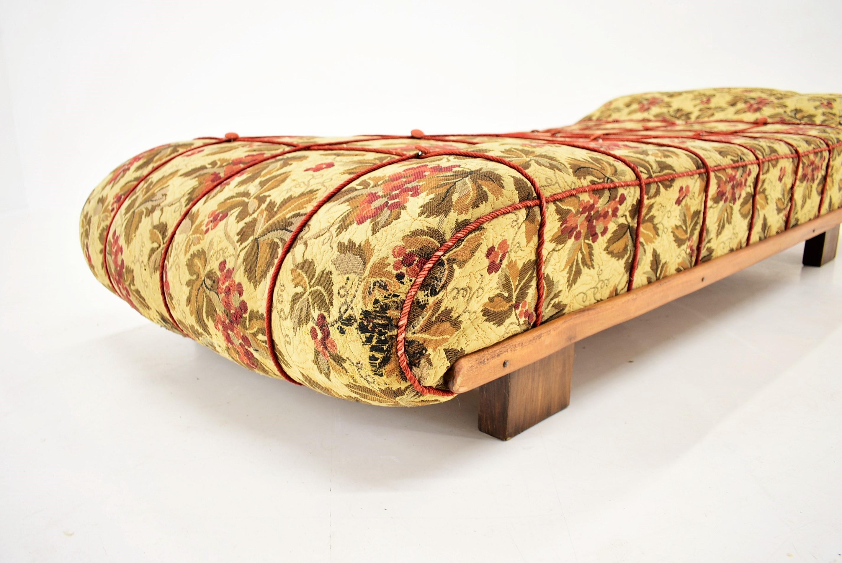 1940er Jahre Jindich Halabala Sofa oder Bett für UP Zvody, Tschechoslowakei (Art déco) im Angebot