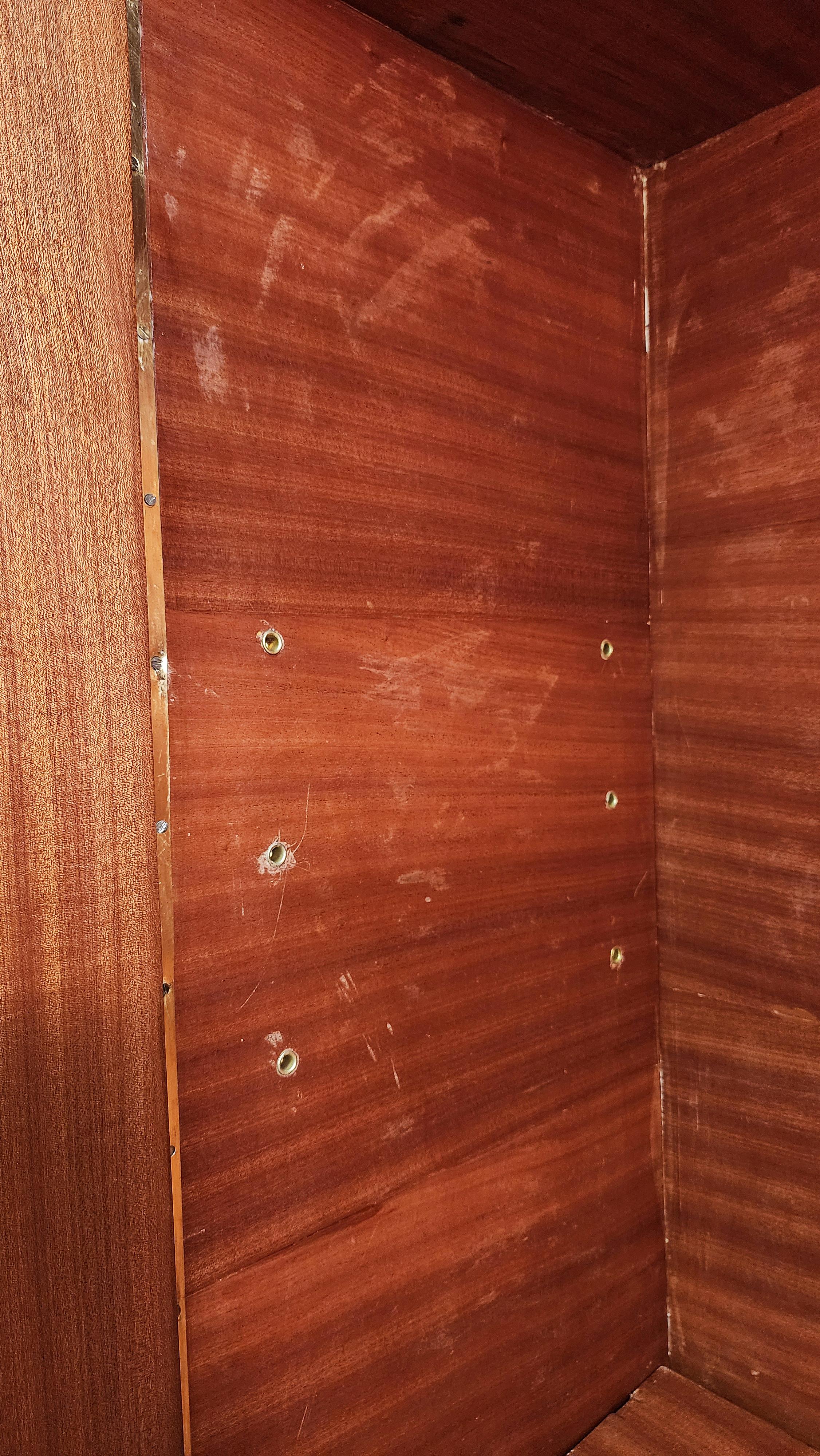 1940s J.M. Frank-Style Parchment-Covered Wood Cabinet by Comte S.A., Argentina in vendita 2