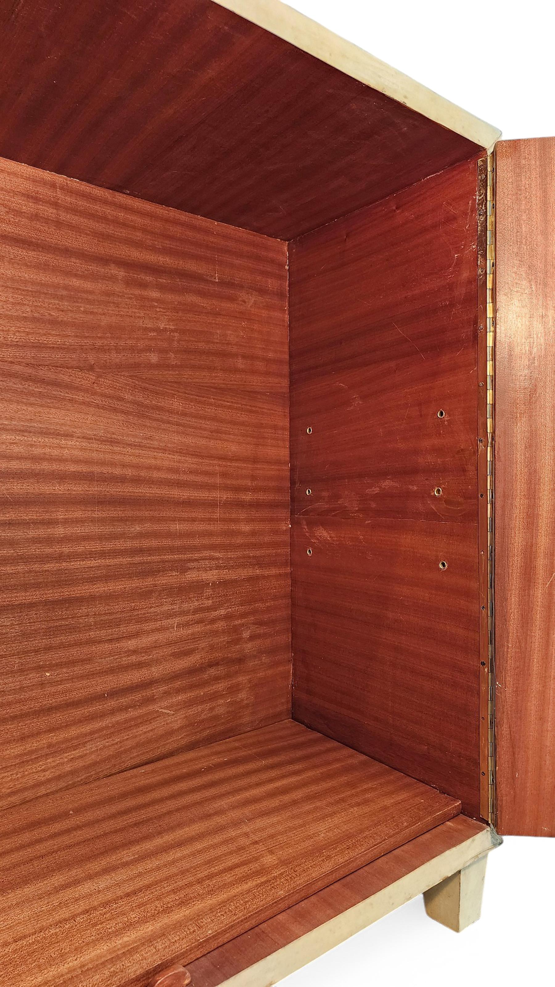 1940s J.M. Frank-Style Parchment-Covered Wood Cabinet by Comte S.A., Argentina in vendita 1
