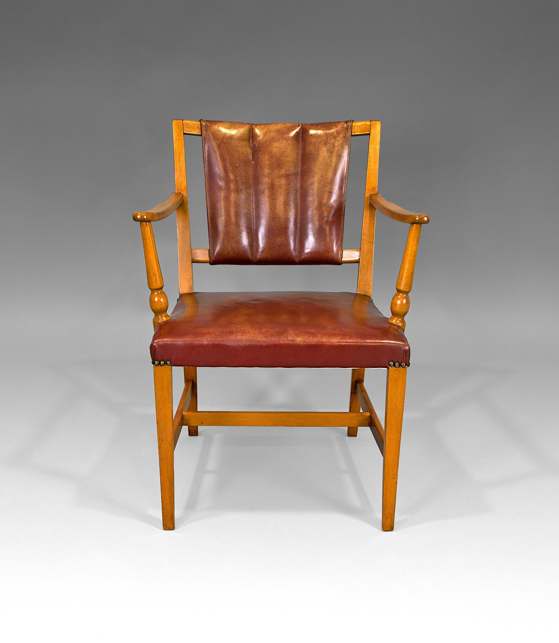 “2067” Josef Frank easy chair in cherry wood and leather for Svenskt Tenn. Sweden, 40´s.
Good condition. Wood restored and original leather. Leather shows a slight tear in the backrest (see pic.4).
  