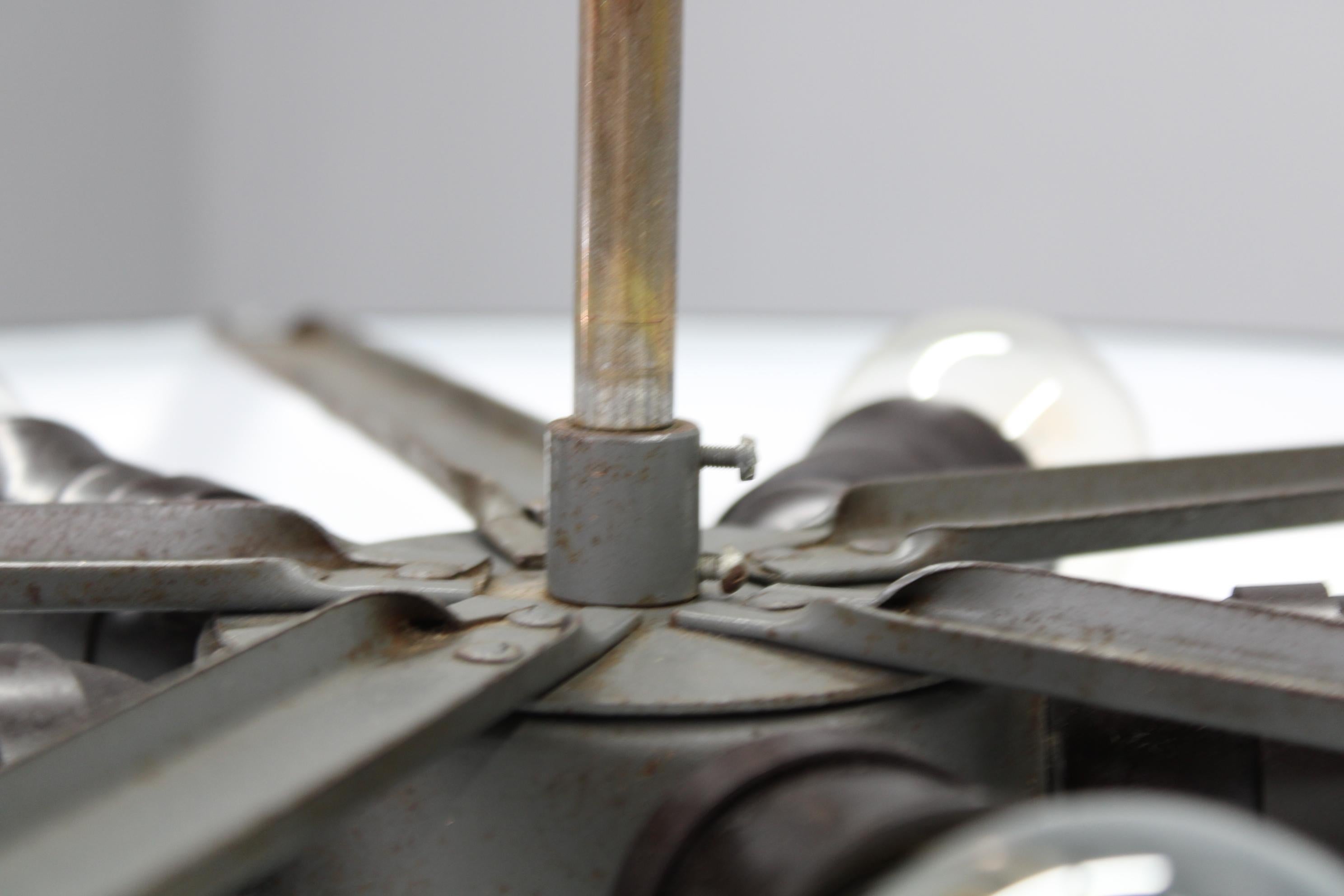 Lampada a sospensione UFO di Josef Hůrka per Napako del 1940, metallo e vetro, restaurata in vendita 3