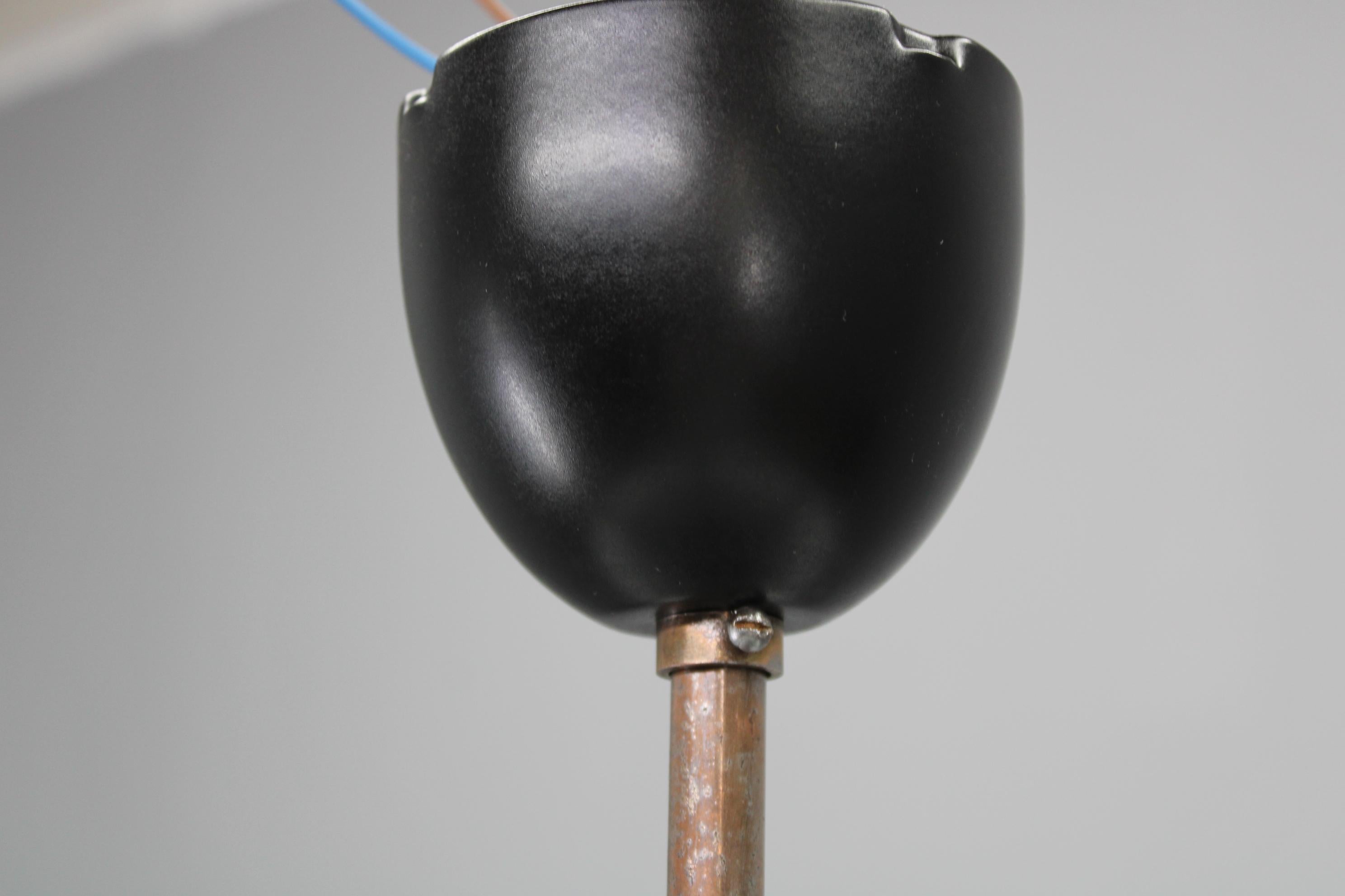 Lampada a sospensione UFO di Josef Hůrka per Napako del 1940, metallo e vetro, restaurata in vendita 4