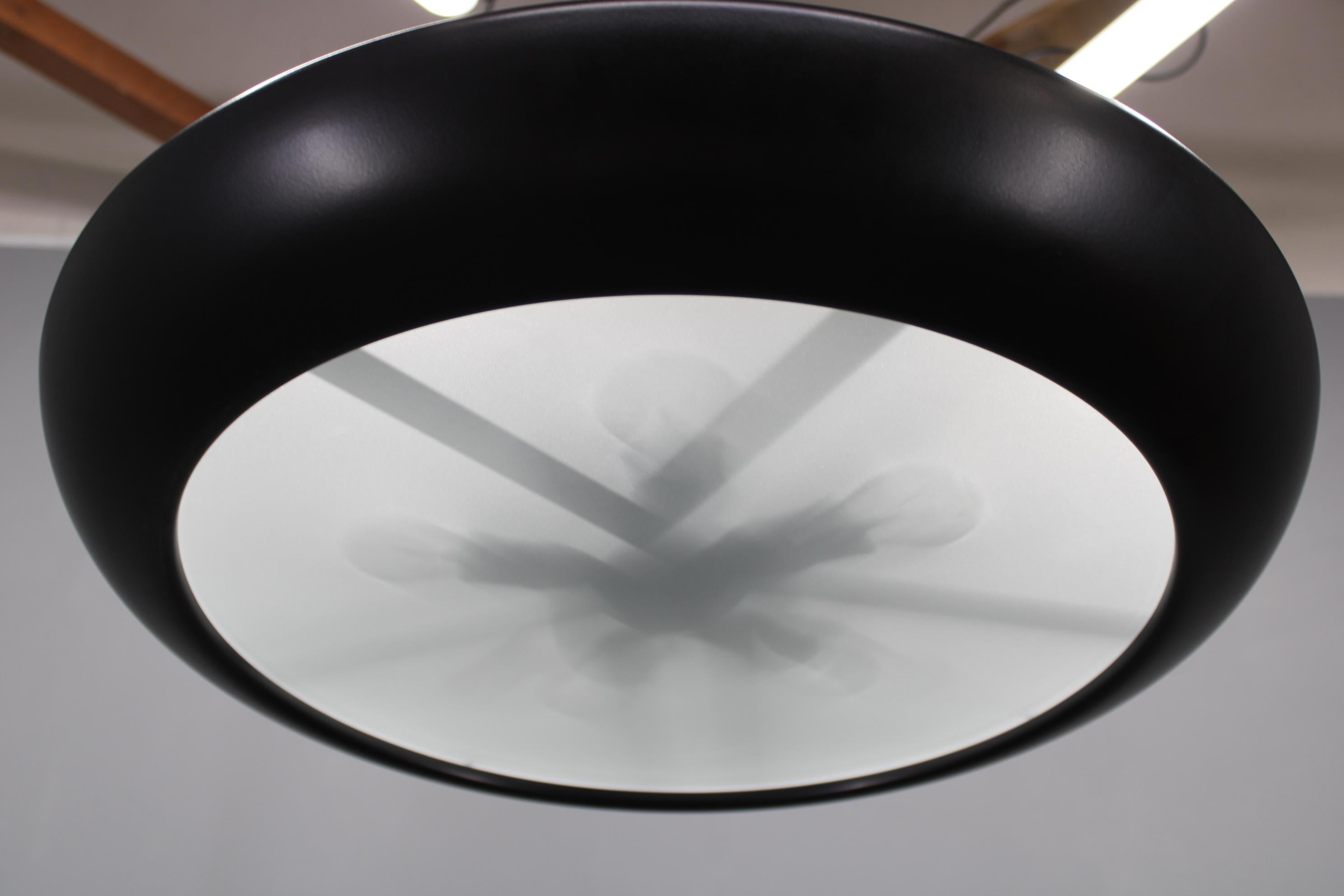 Ceco Lampada a sospensione UFO di Josef Hůrka per Napako del 1940, metallo e vetro, restaurata in vendita