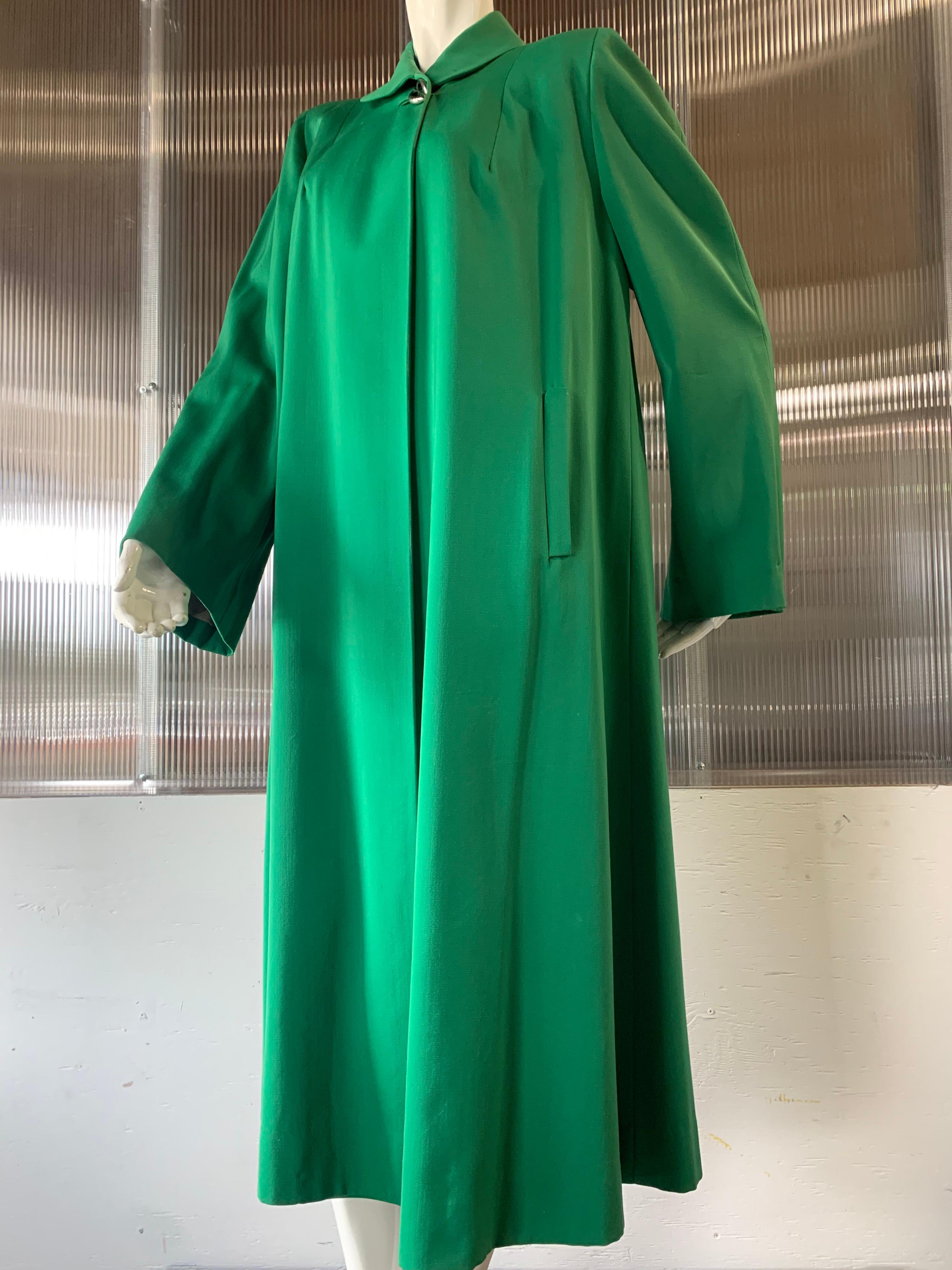 Manteau en gabardine de laine vert Kelly avec col Peter Pan, années 1940  en vente 6