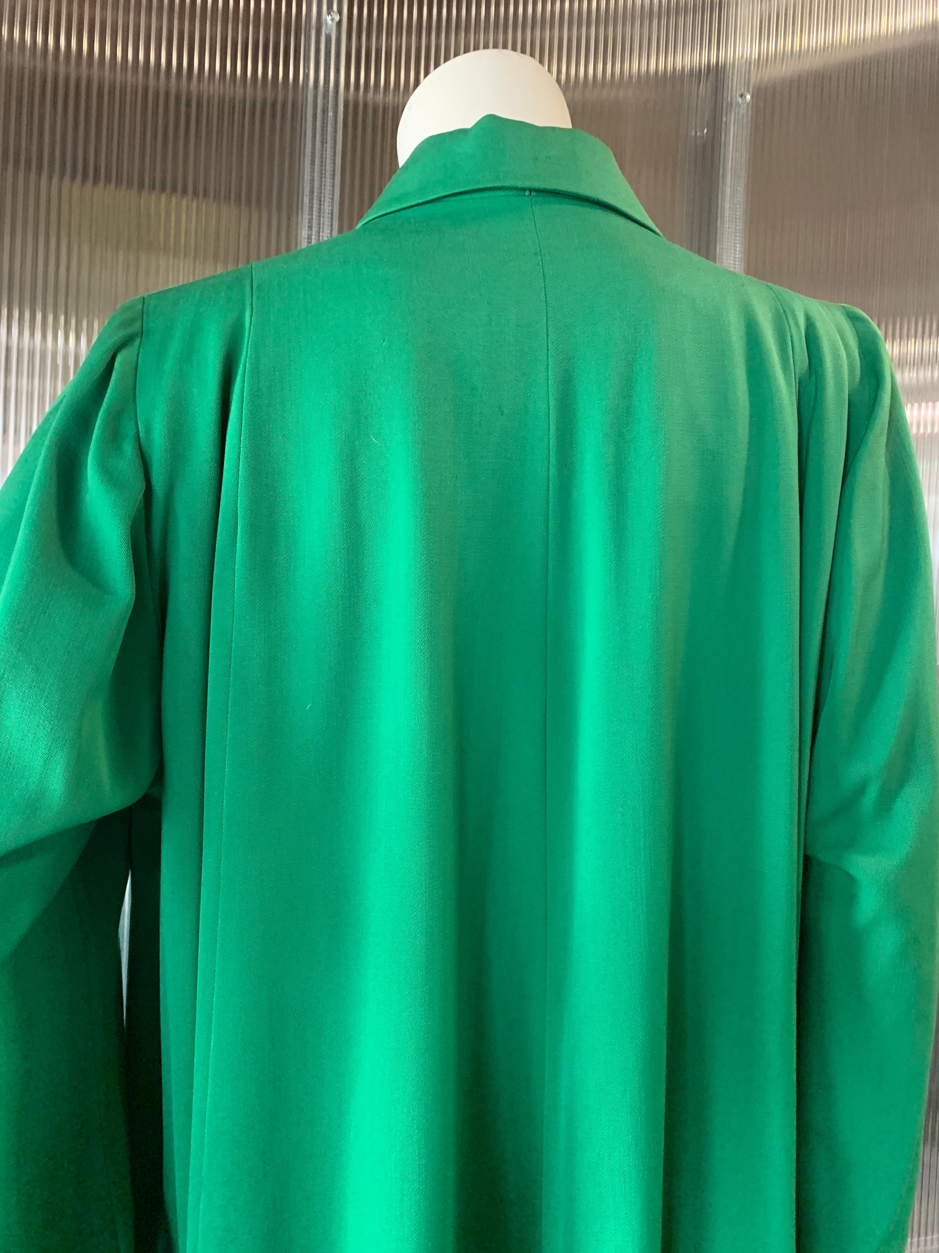 Manteau en gabardine de laine vert Kelly avec col Peter Pan, années 1940  en vente 2
