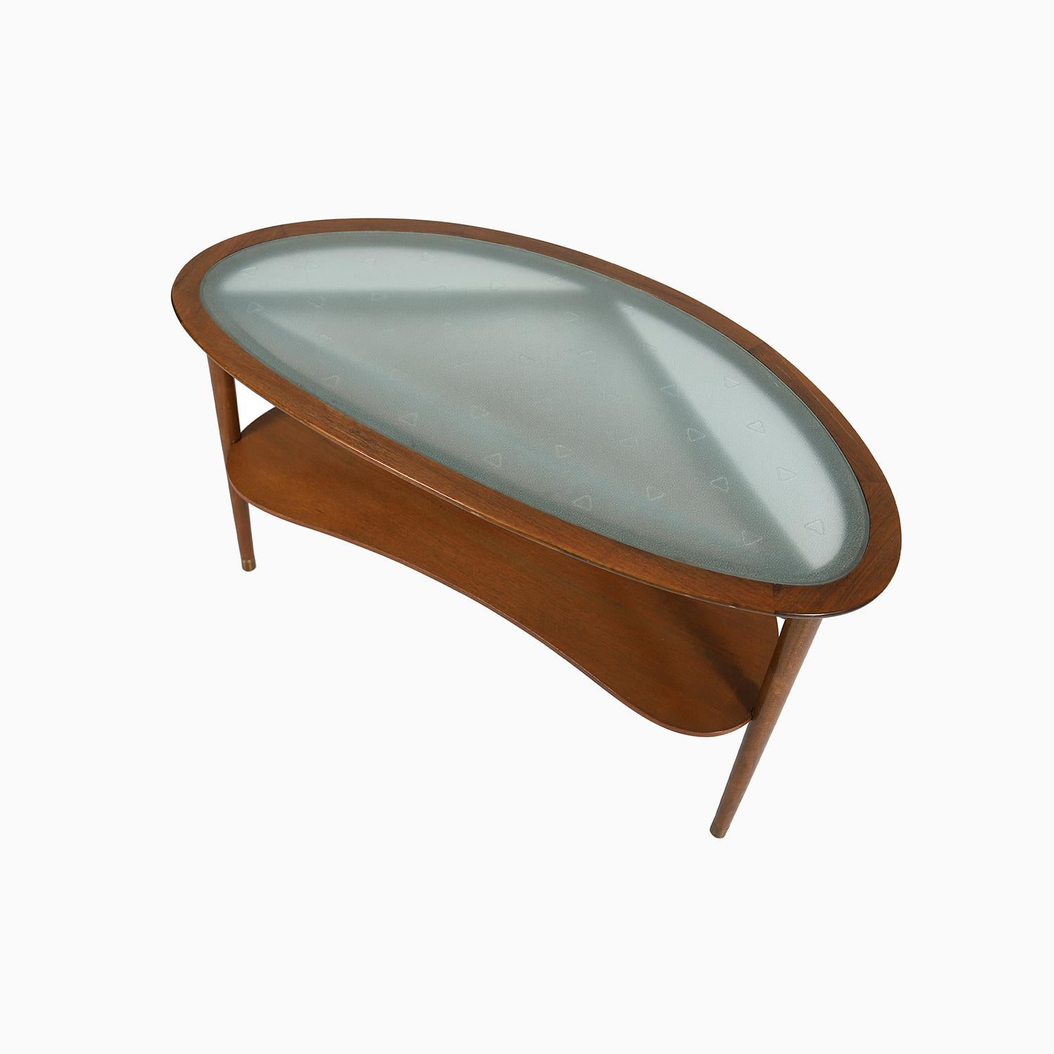 Table basse en forme de rein avec plateau en verre par Anton Kildeberg, années 1940 Excellent état - En vente à Minneapolis, MN
