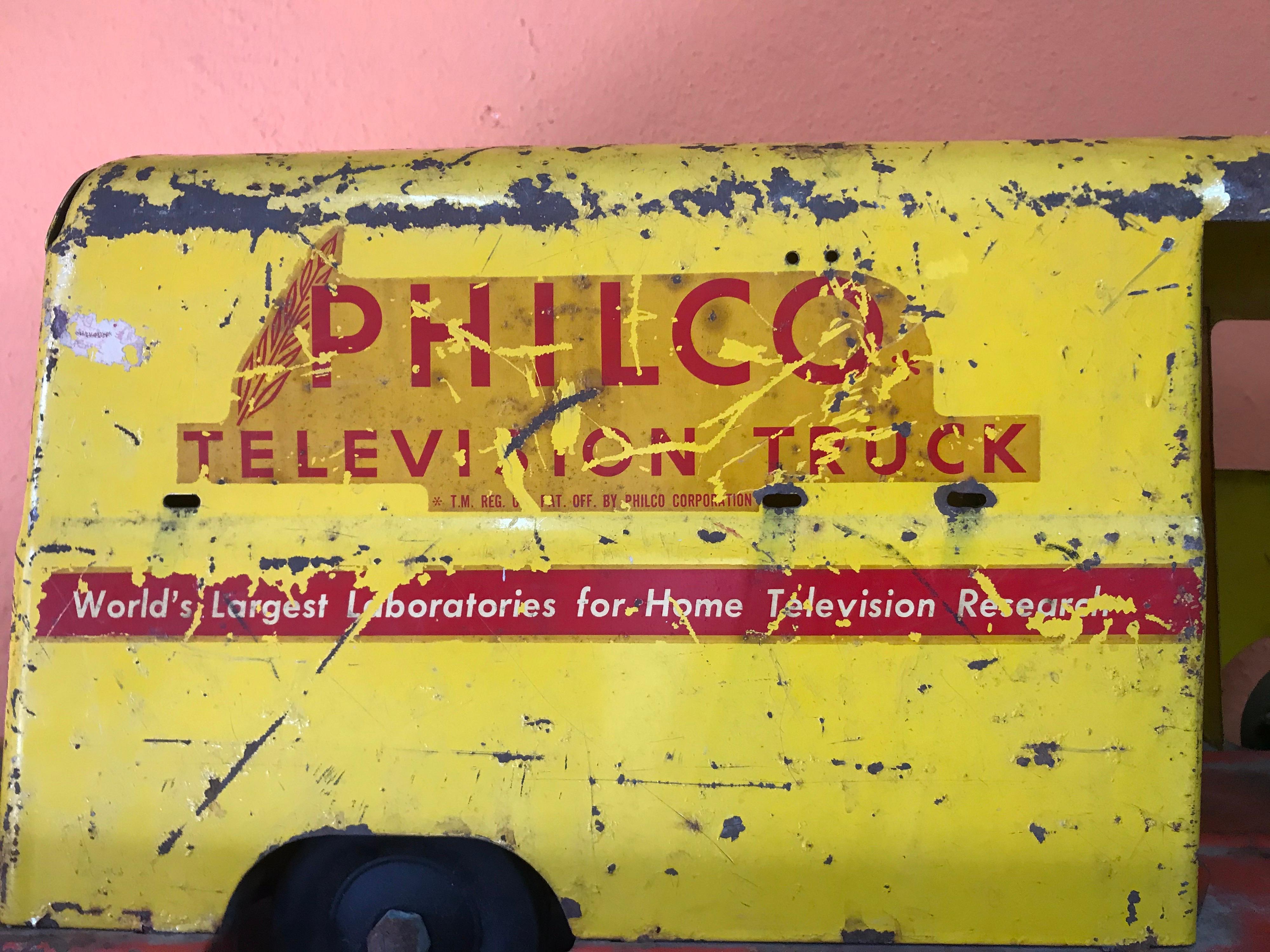 1940's PHILCO Television Metall Ride On Toy Truck.
Schöner Originalzustand.