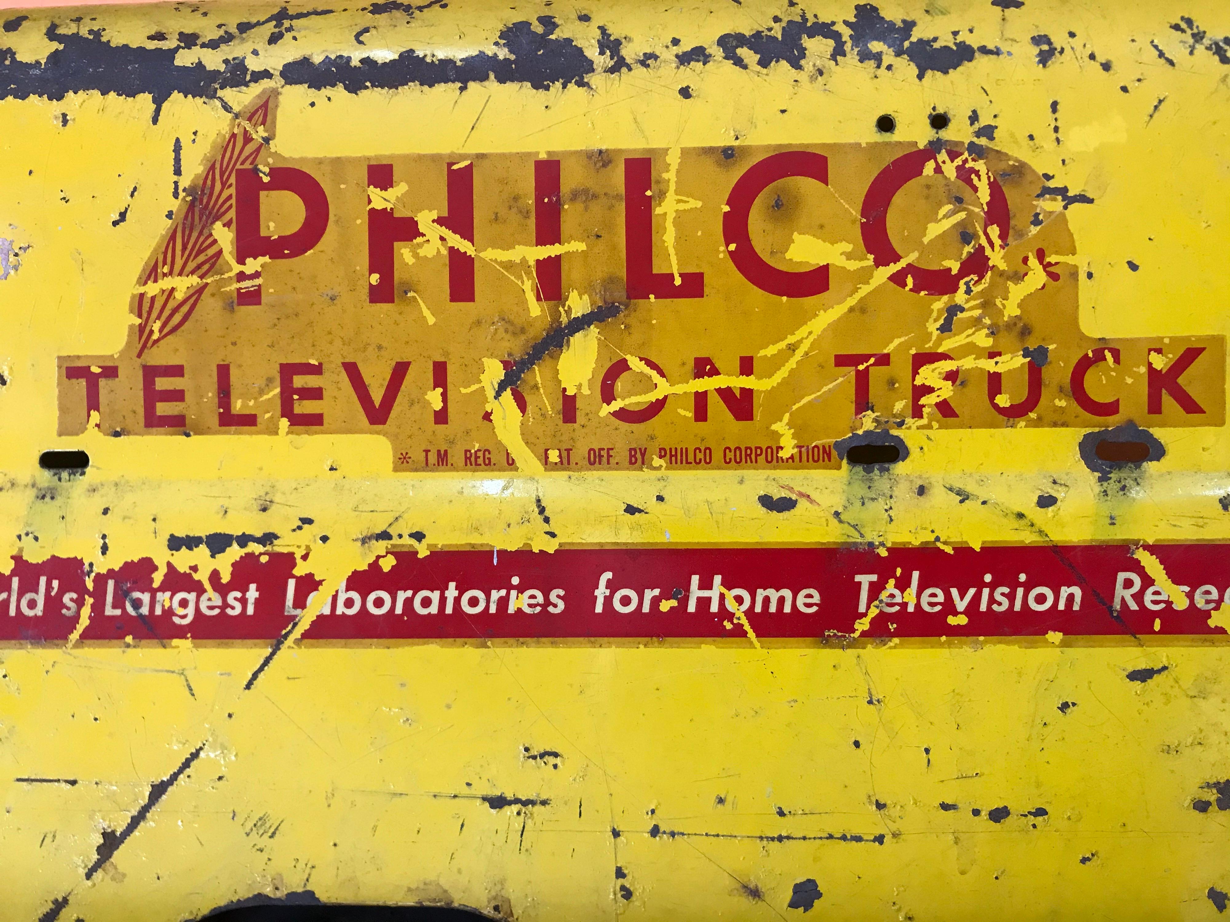 Vintage 1940er PHILCO TV-Kinderrennen auf Spielzeugwagen (Emailliert) im Angebot