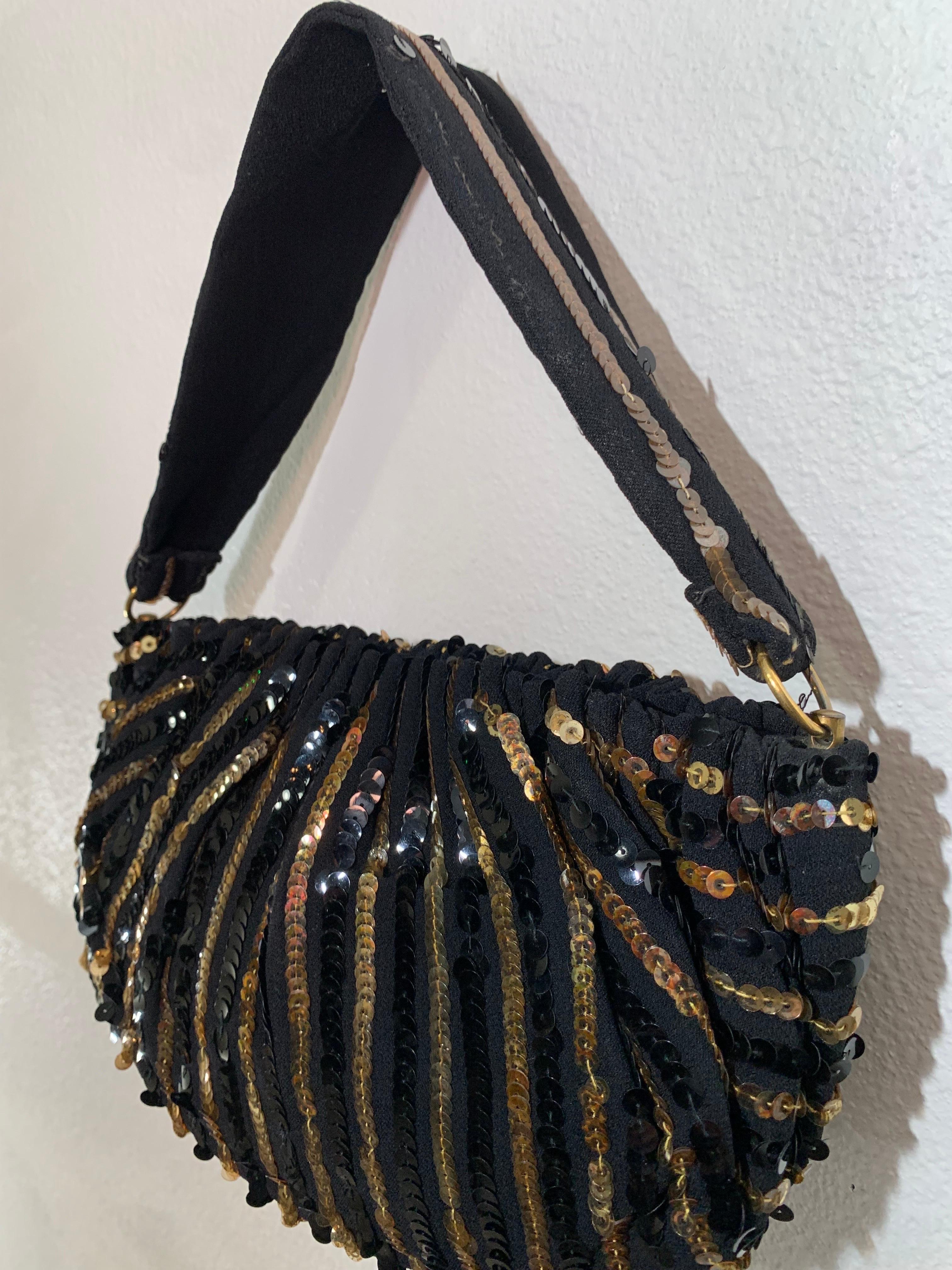 Nero Borsa Koret degli anni '40 con paillettes a righe nere e oro e chiusura con cerniera a molla in vendita