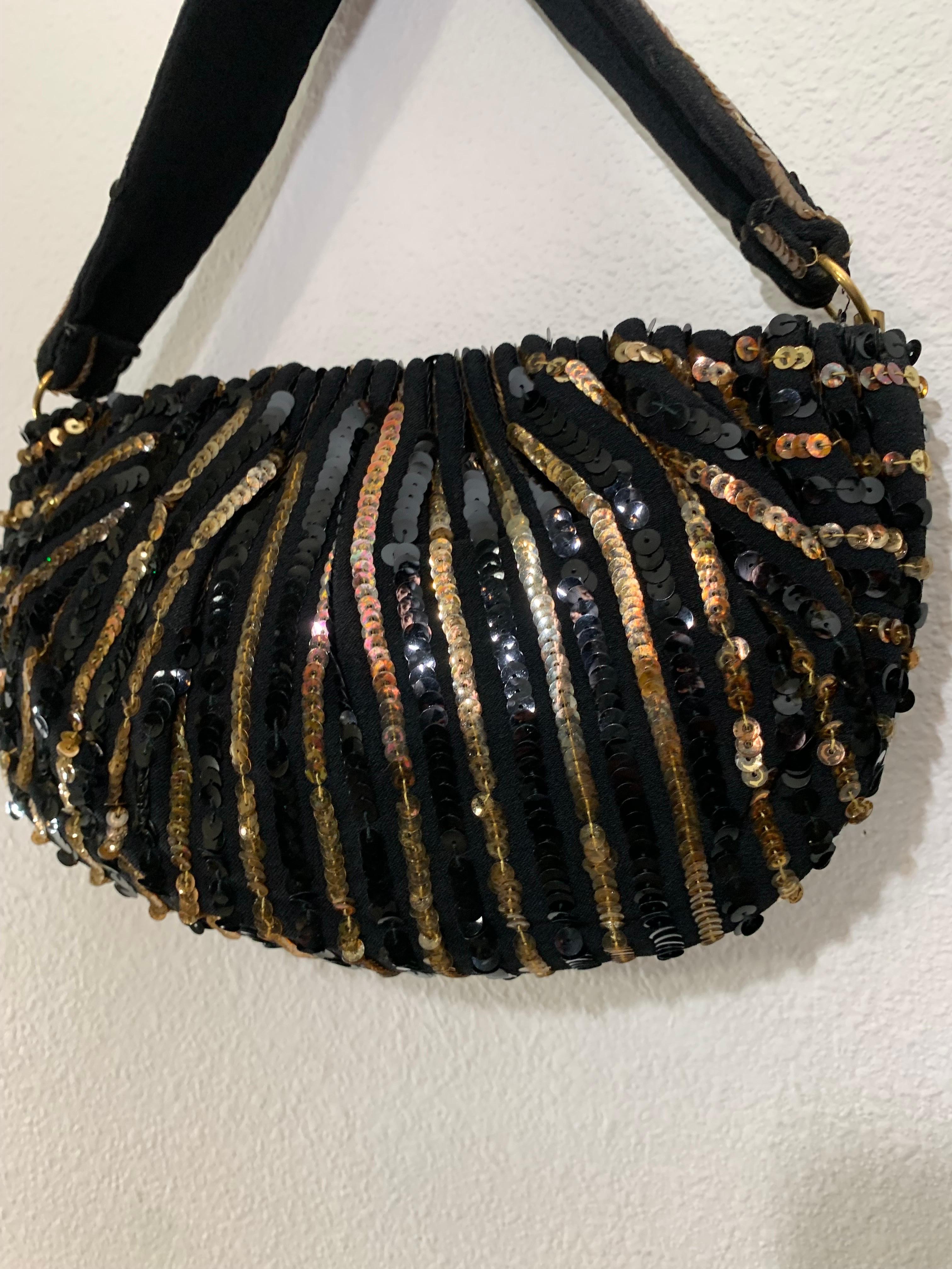 Borsa Koret degli anni '40 con paillettes a righe nere e oro e chiusura con cerniera a molla In condizioni buone in vendita a Gresham, OR