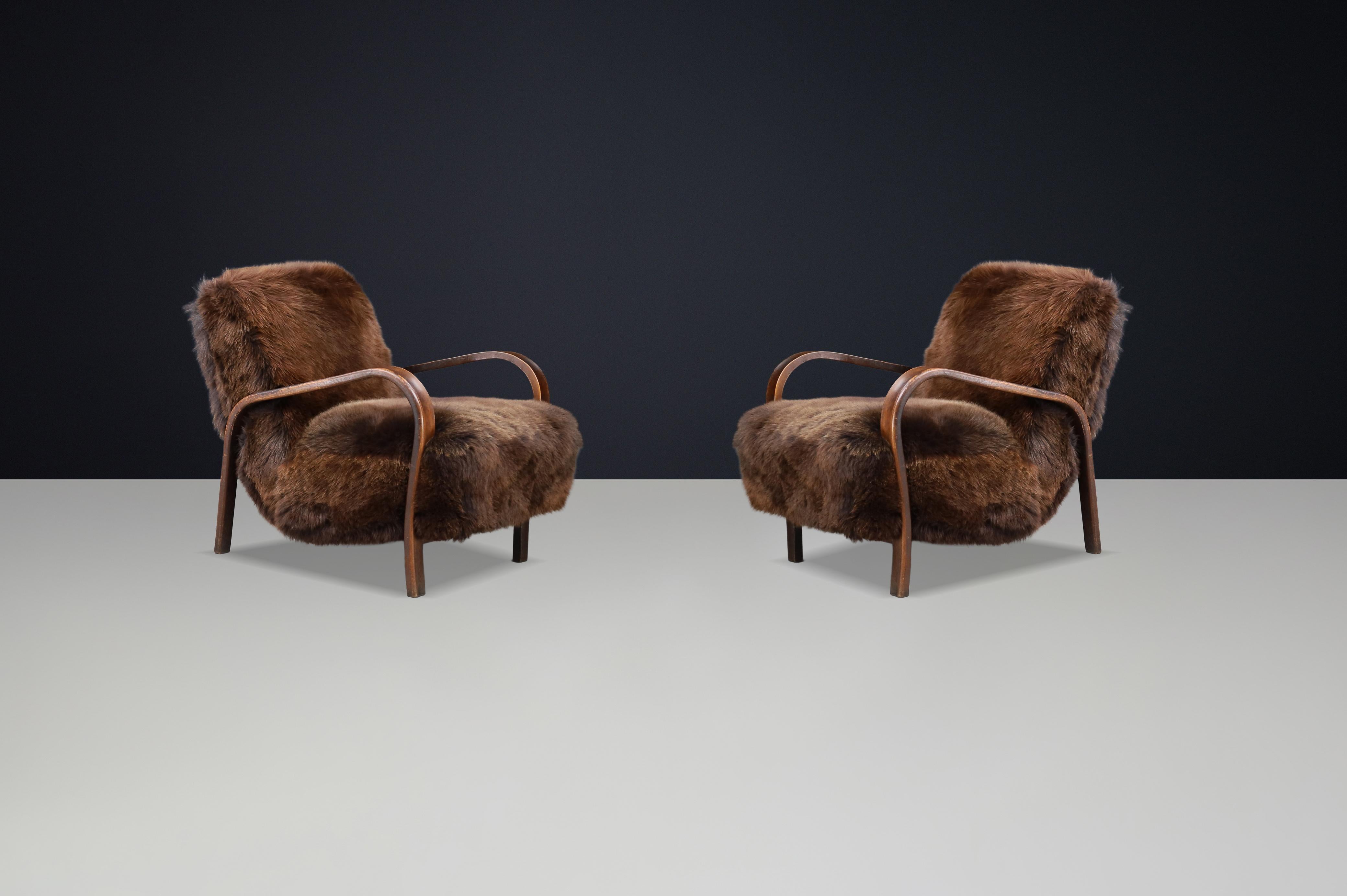 Metà XX secolo Poltrone Kozelka & Kropacek degli anni '40 in pelle di pecora Texel e struttura patinata marrone in vendita