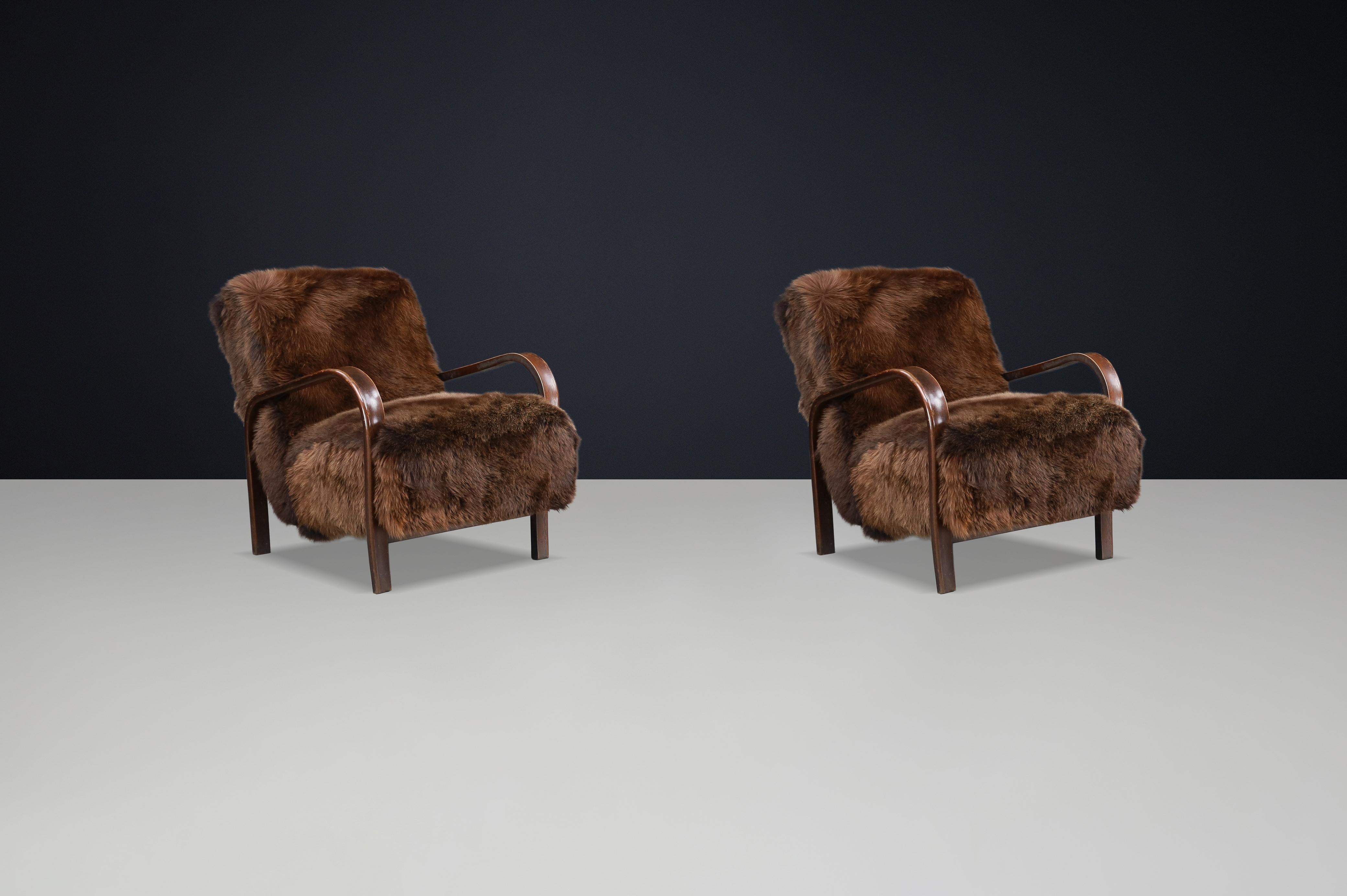Poltrone Kozelka & Kropacek degli anni '40 in pelle di pecora Texel e struttura patinata marrone in vendita 1