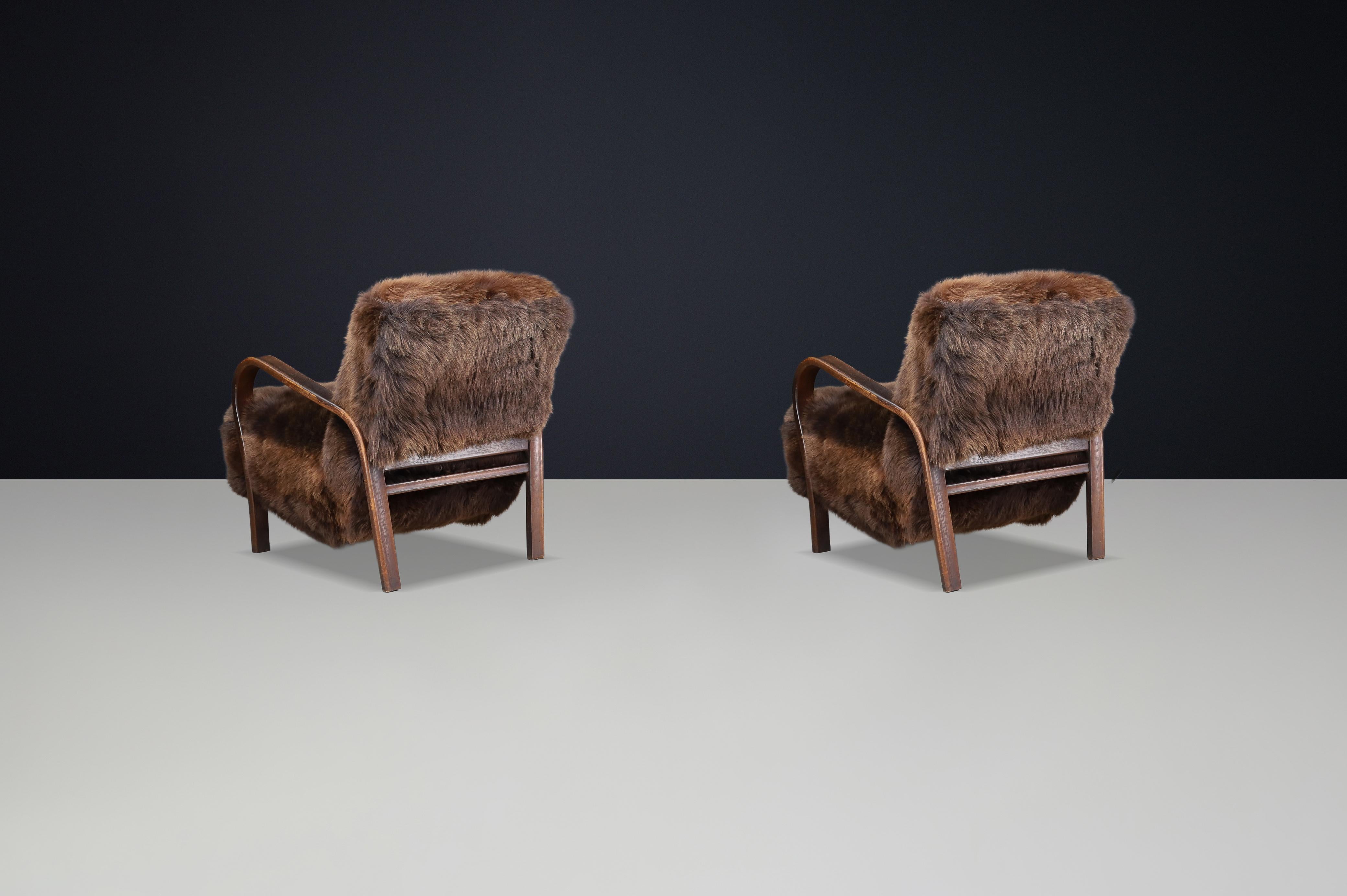 Poltrone Kozelka & Kropacek degli anni '40 in pelle di pecora Texel e struttura patinata marrone in vendita 2