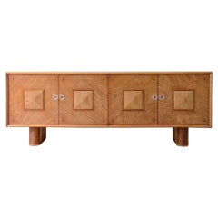 Grand meuble à 4 portes en Oak Oak des années 1940, avec motif décoratif central en forme de diamant.